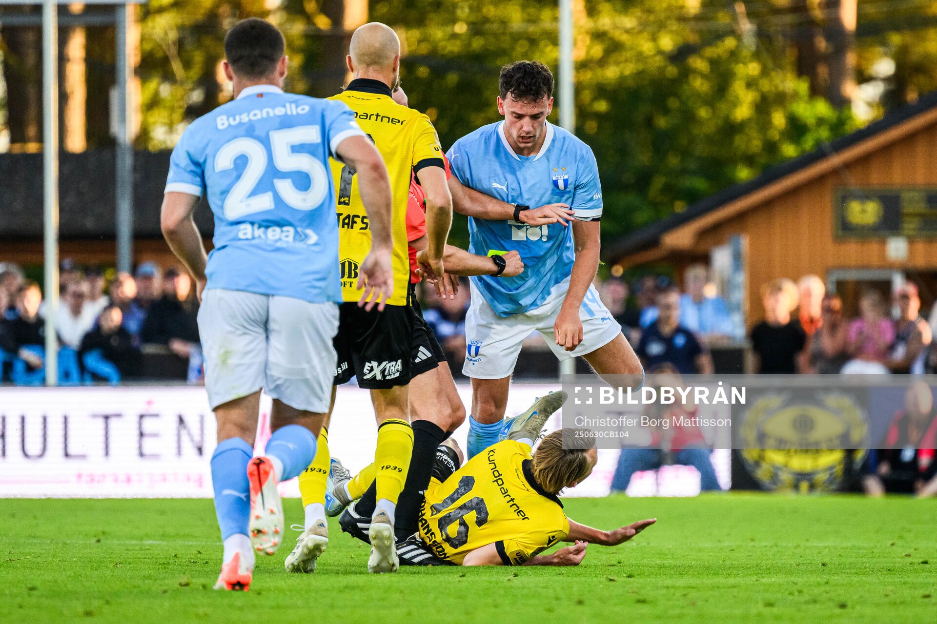 Malmö FFs Colin Rösler och Mjällbys Alexander Johansson