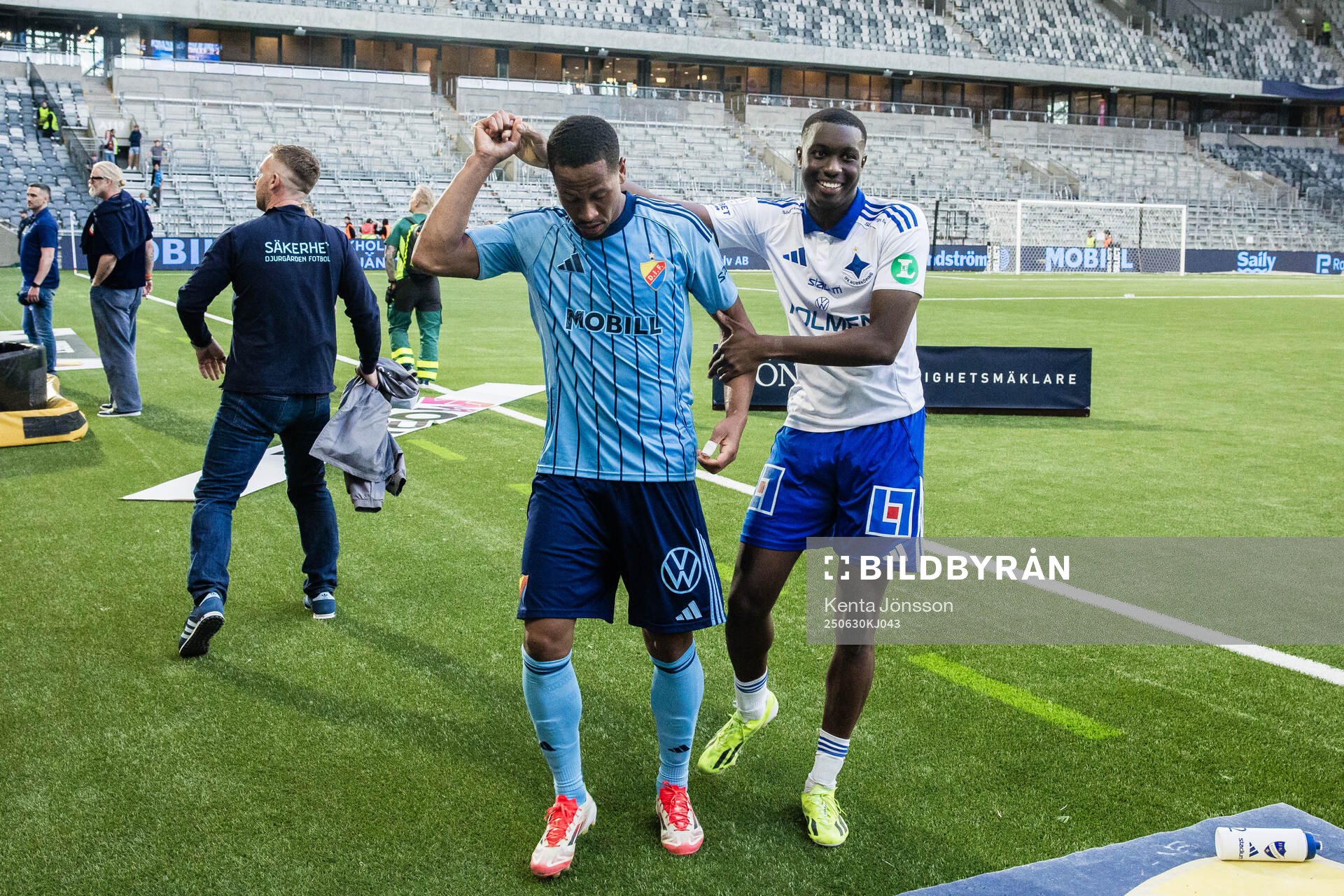 Djurgårdens Zakaria Sawo och IFK Norrköpings Yahya Kalley