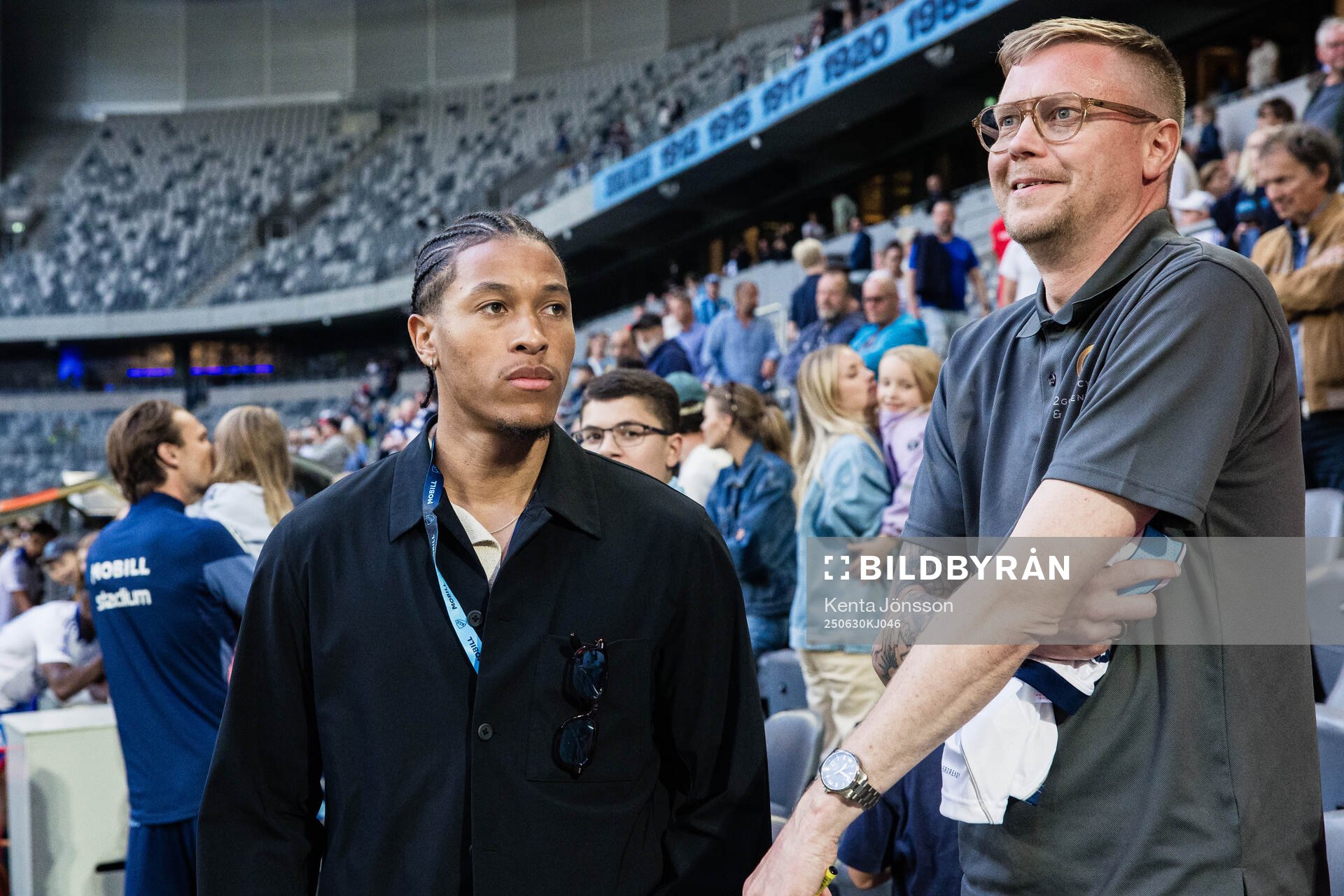Djurgårdens Mikael Marques med supportrar