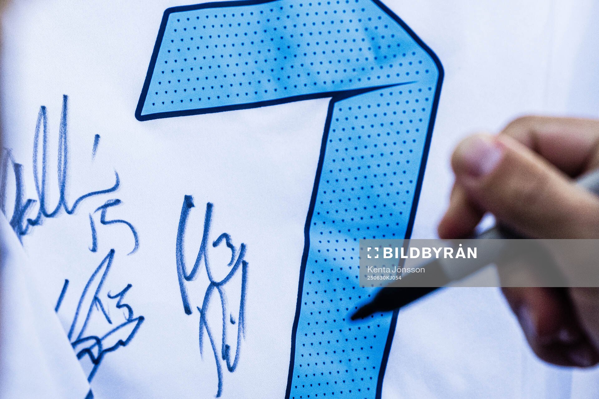 Autografskrivning med Djurgårdens supportrar