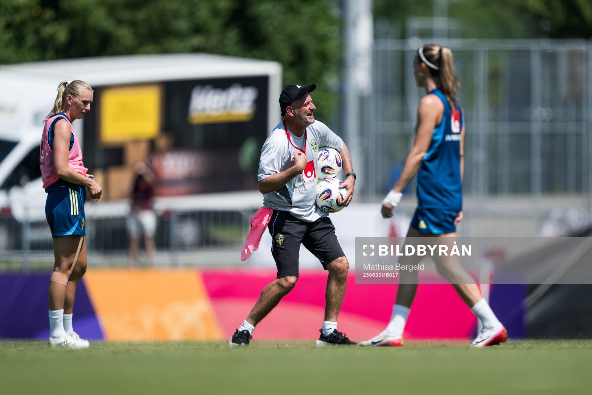 Stina Blackstenius and Assistant coach Magnus Wikman of the