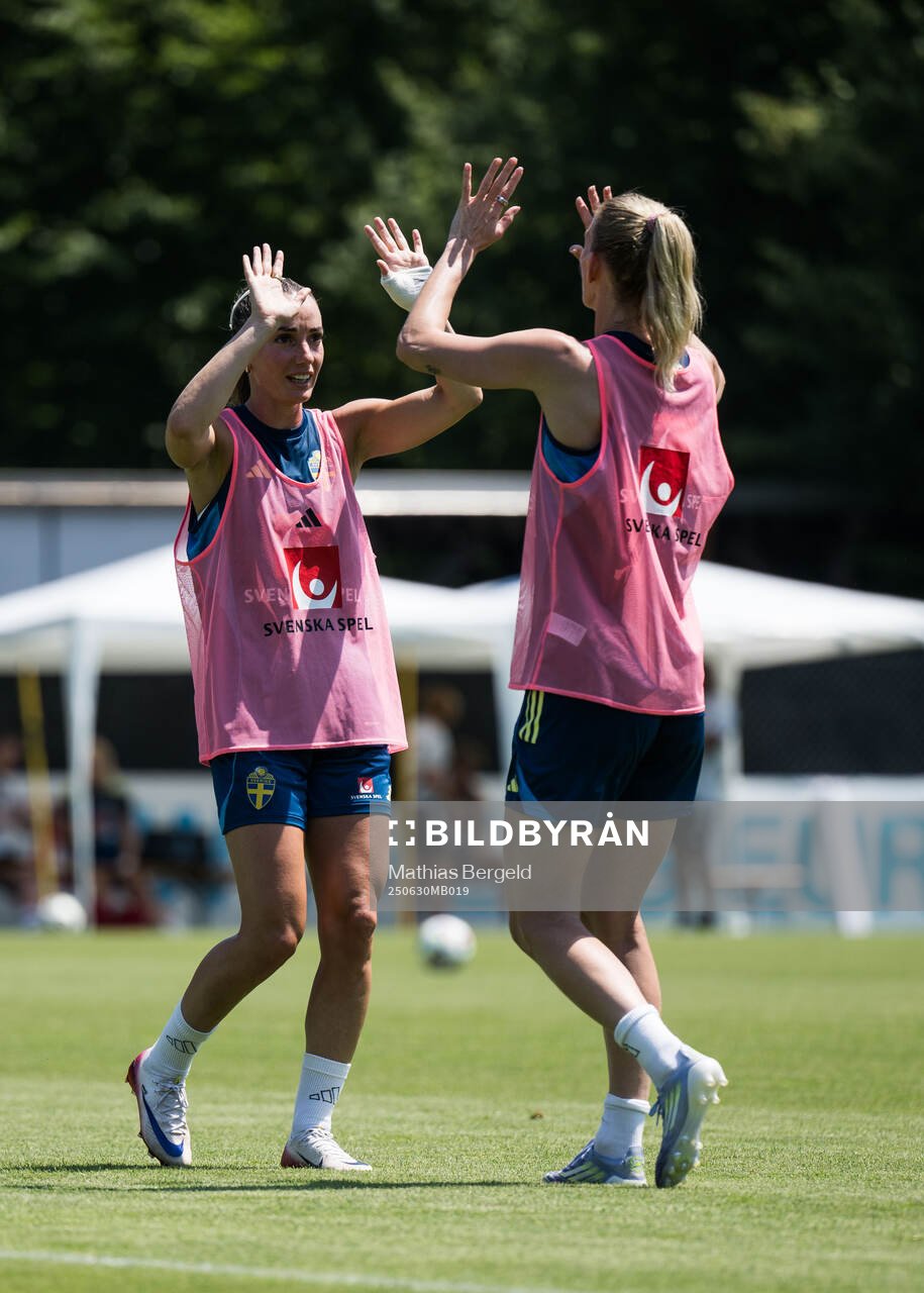 Kosovare Asllani and Sofia Jakobsson of the Swedish women's