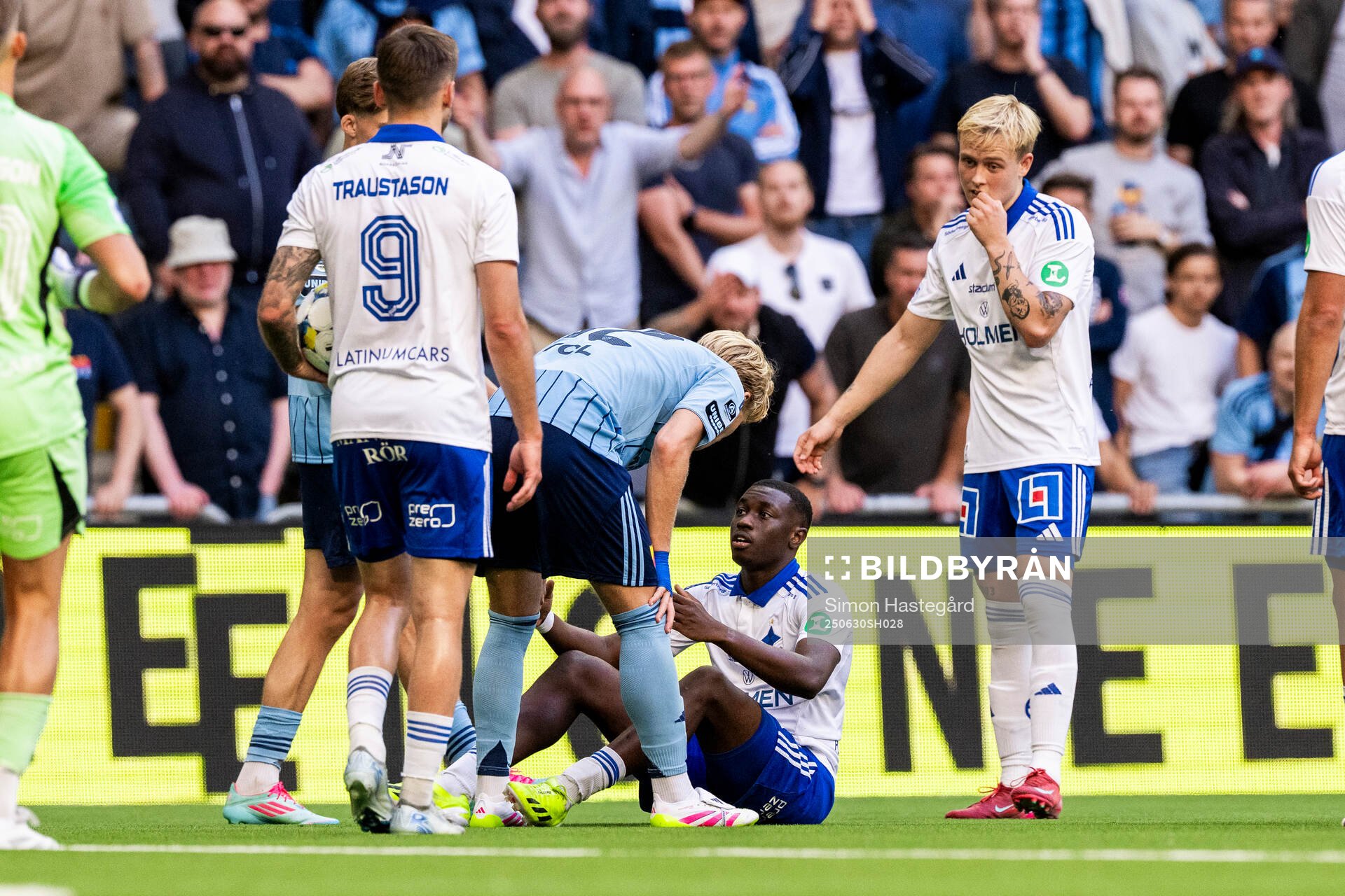 Djurgårdens Theo Bergvall och IFK Norrköpings Yahya Kalley