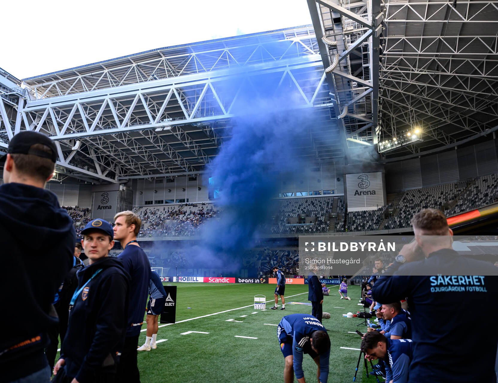IFK Norrköpings supportrar med tifo införfotbollsmatchen