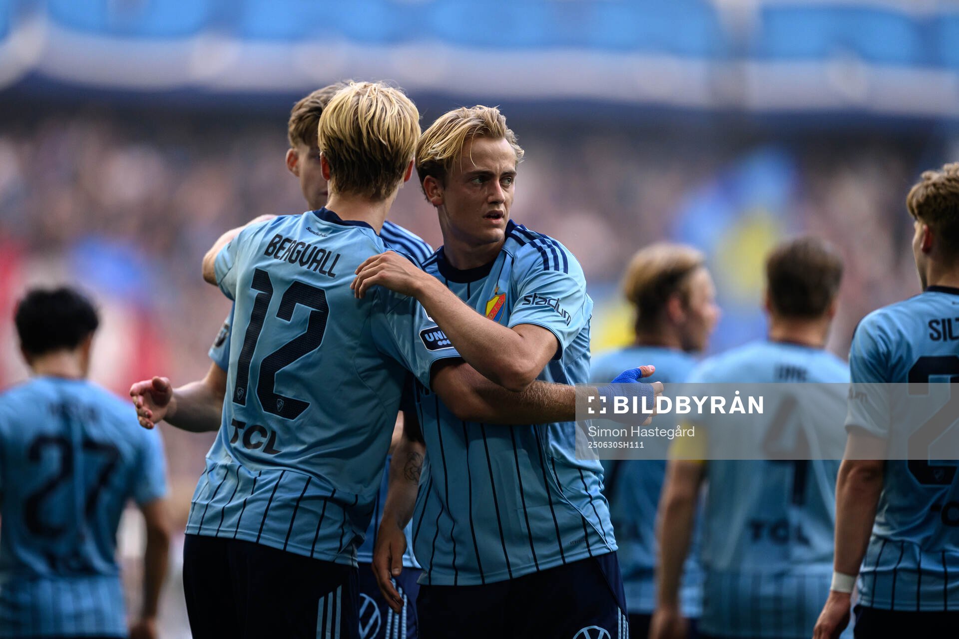 Djurgårdens Theo Bergvall och Oskar Fallenius jublar