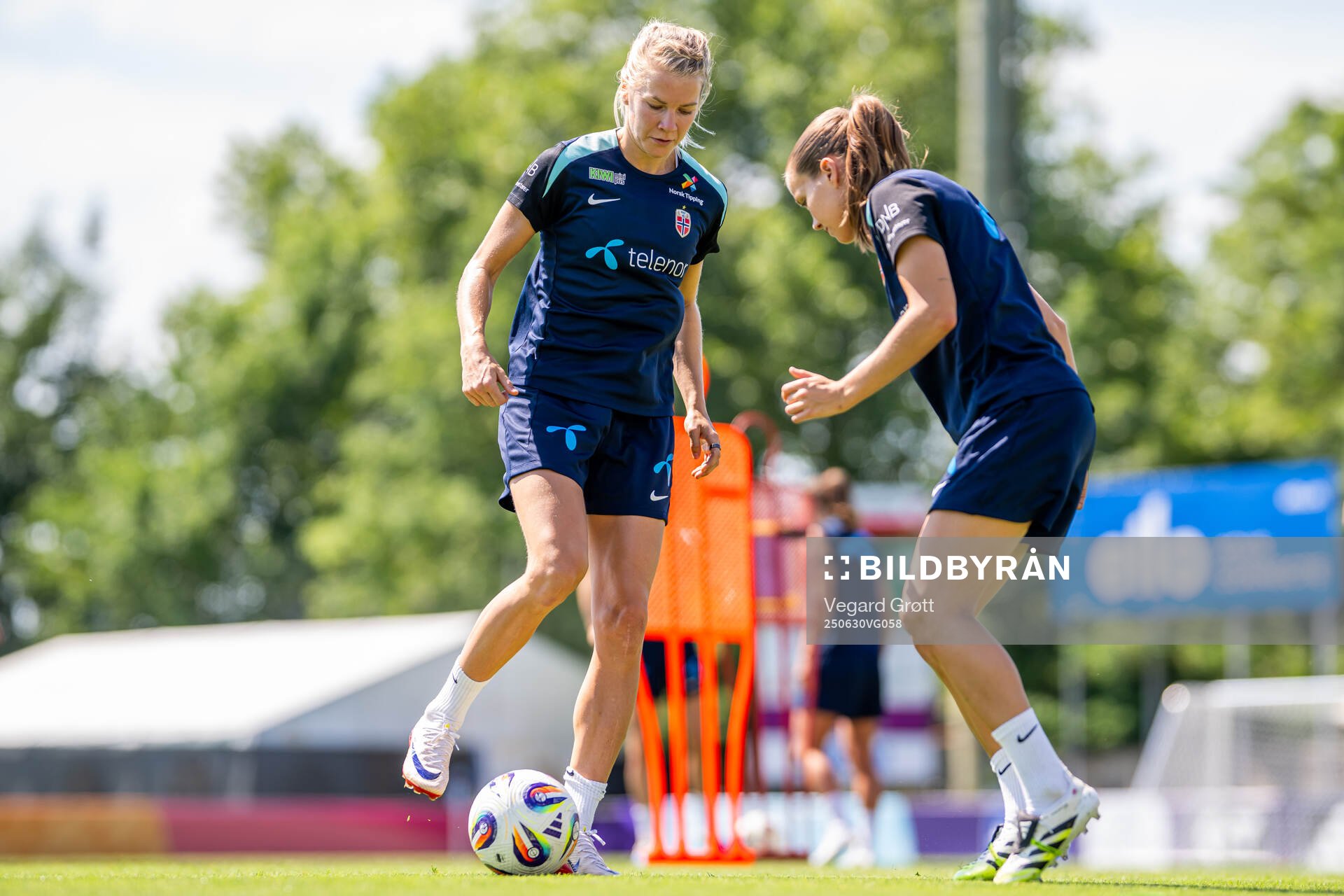 Ada Hegerberg and Guro Reiten of the Norwegian women's
