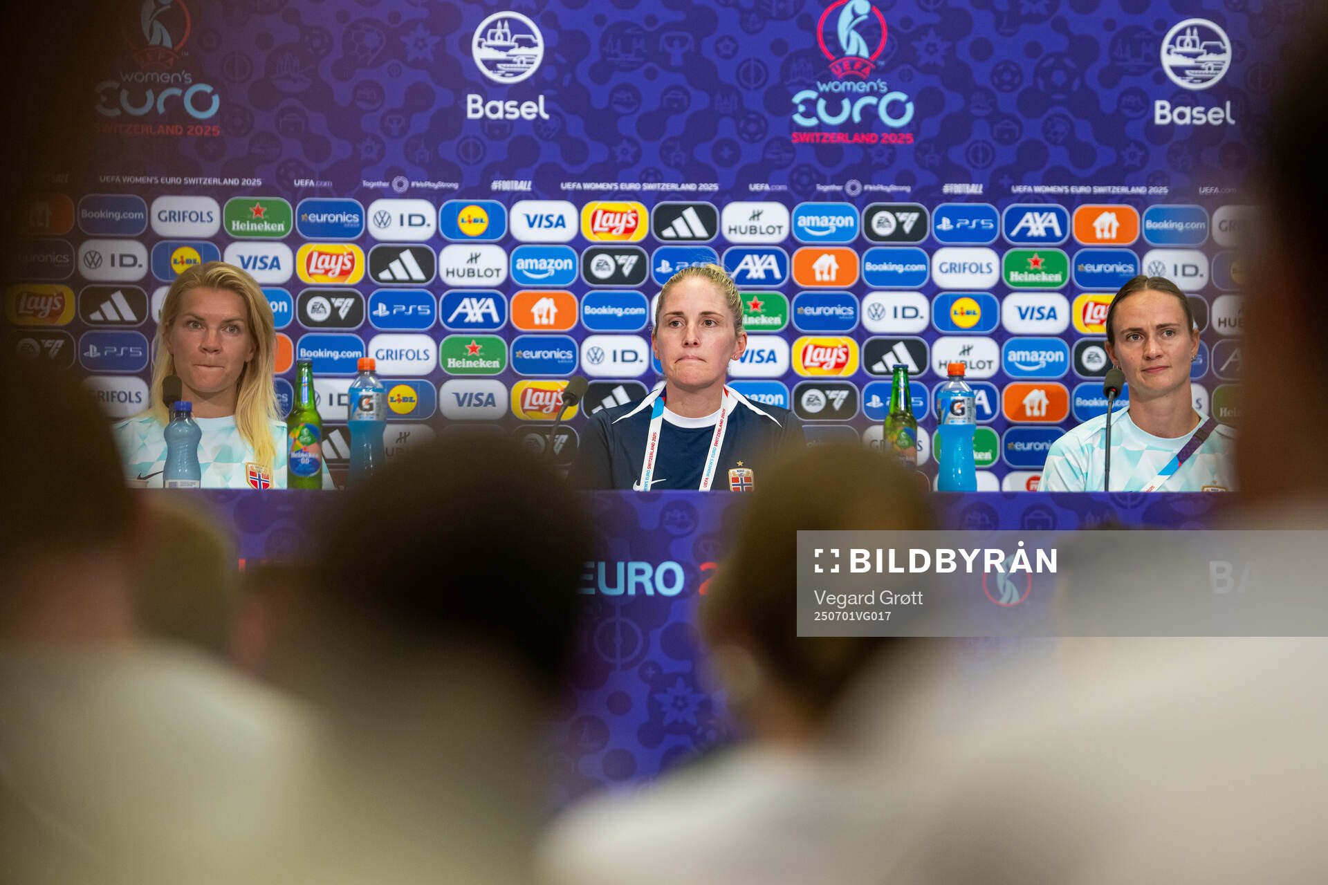 Ada Hegerberg, head coach Gemma Grainger and Caroline