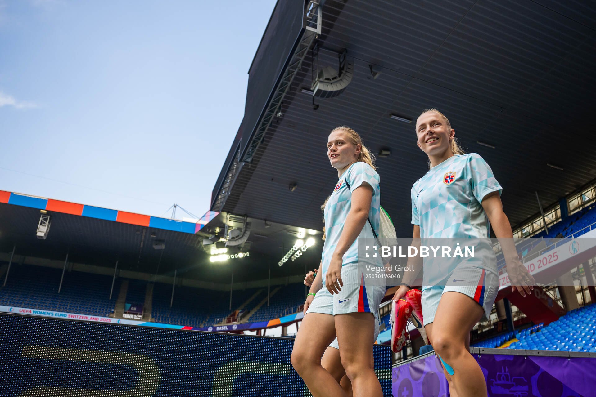Mathilde Harviken and Thea Bjelde of the Norwegian women's