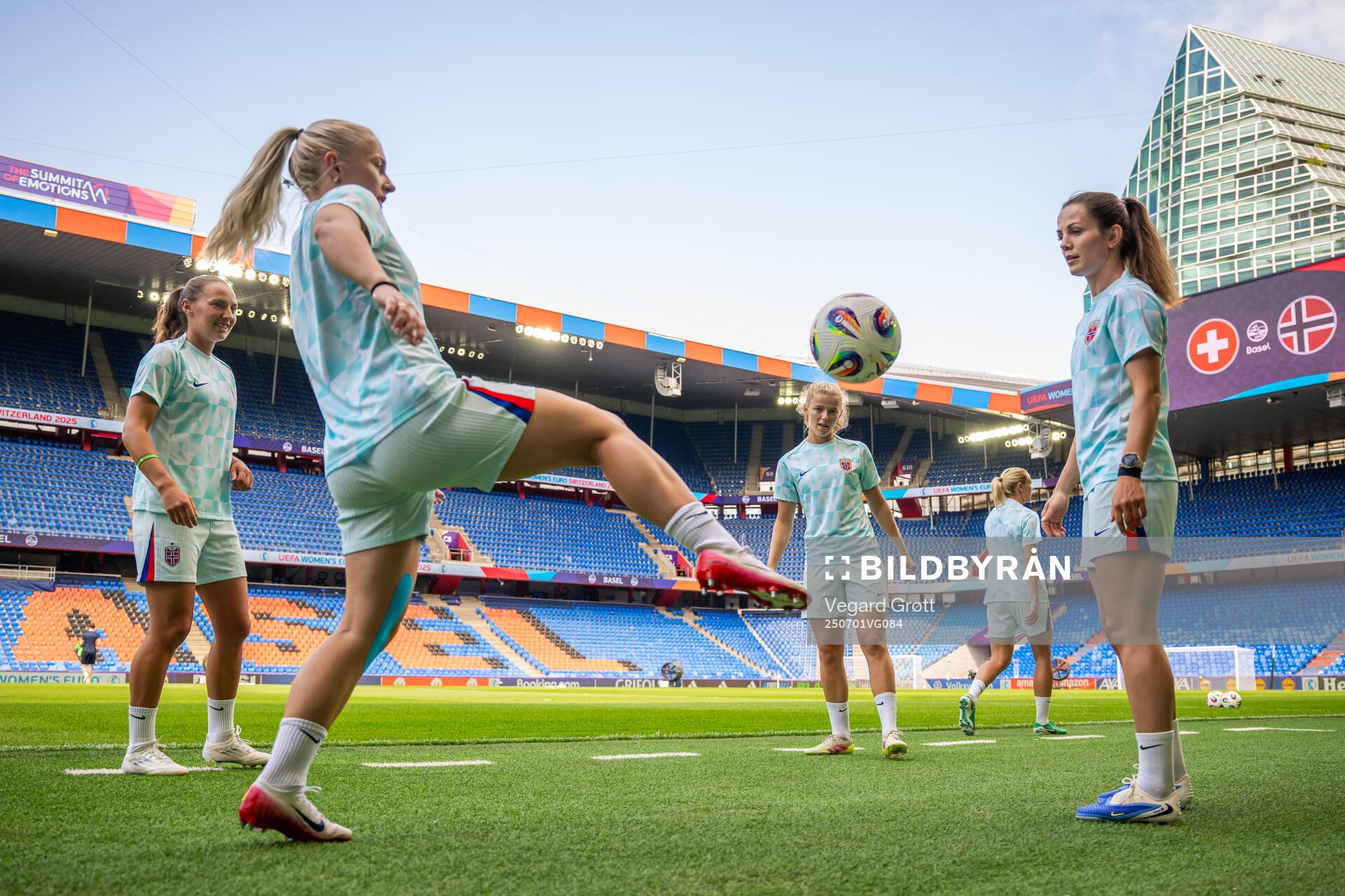 Marit Bratberg Lund, Thea Bjelde, Justine Kielland and Tuva