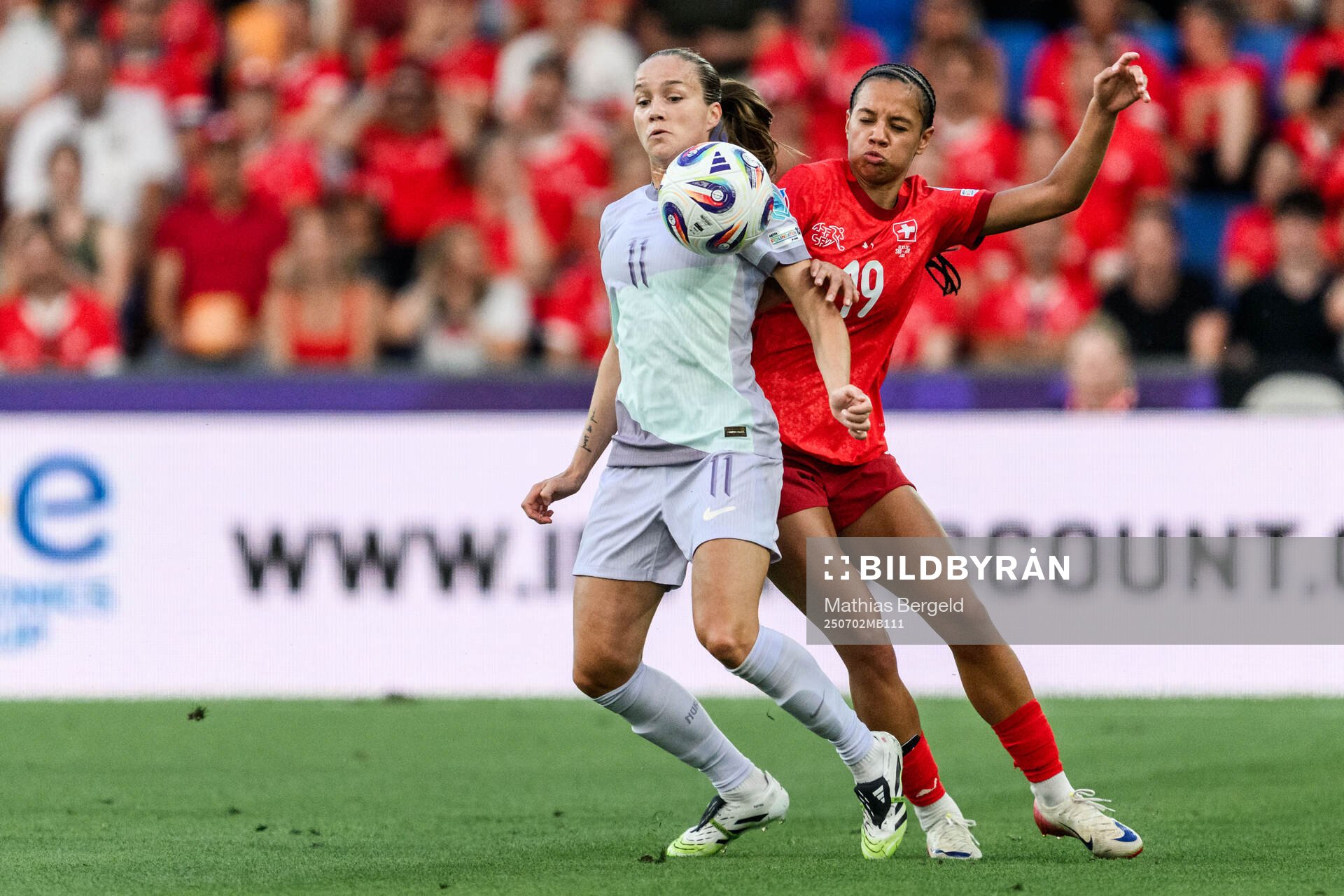 Guro Reiten of Norway and Iman Beney of Switzerland