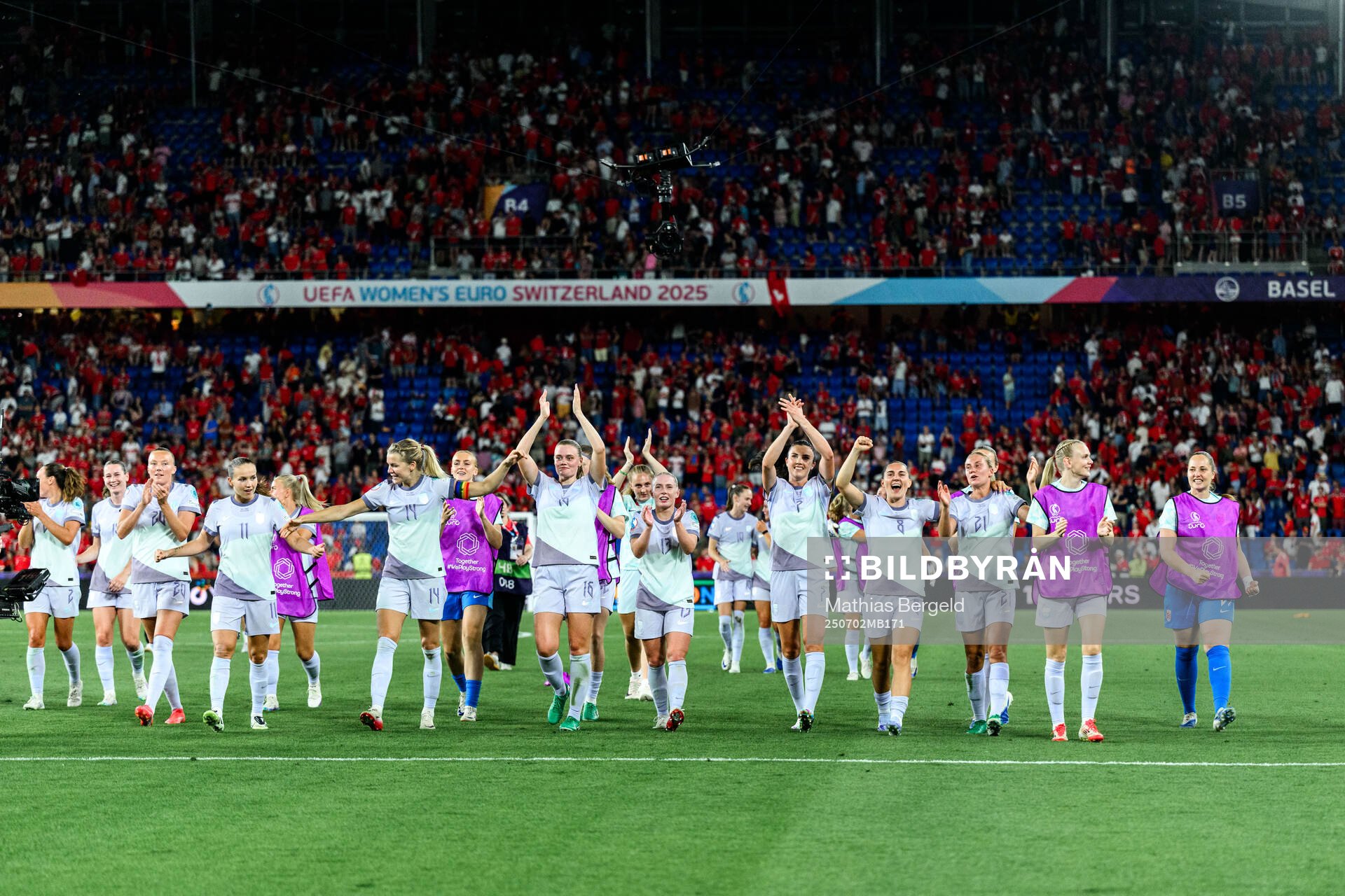 Players of Norway celebrate