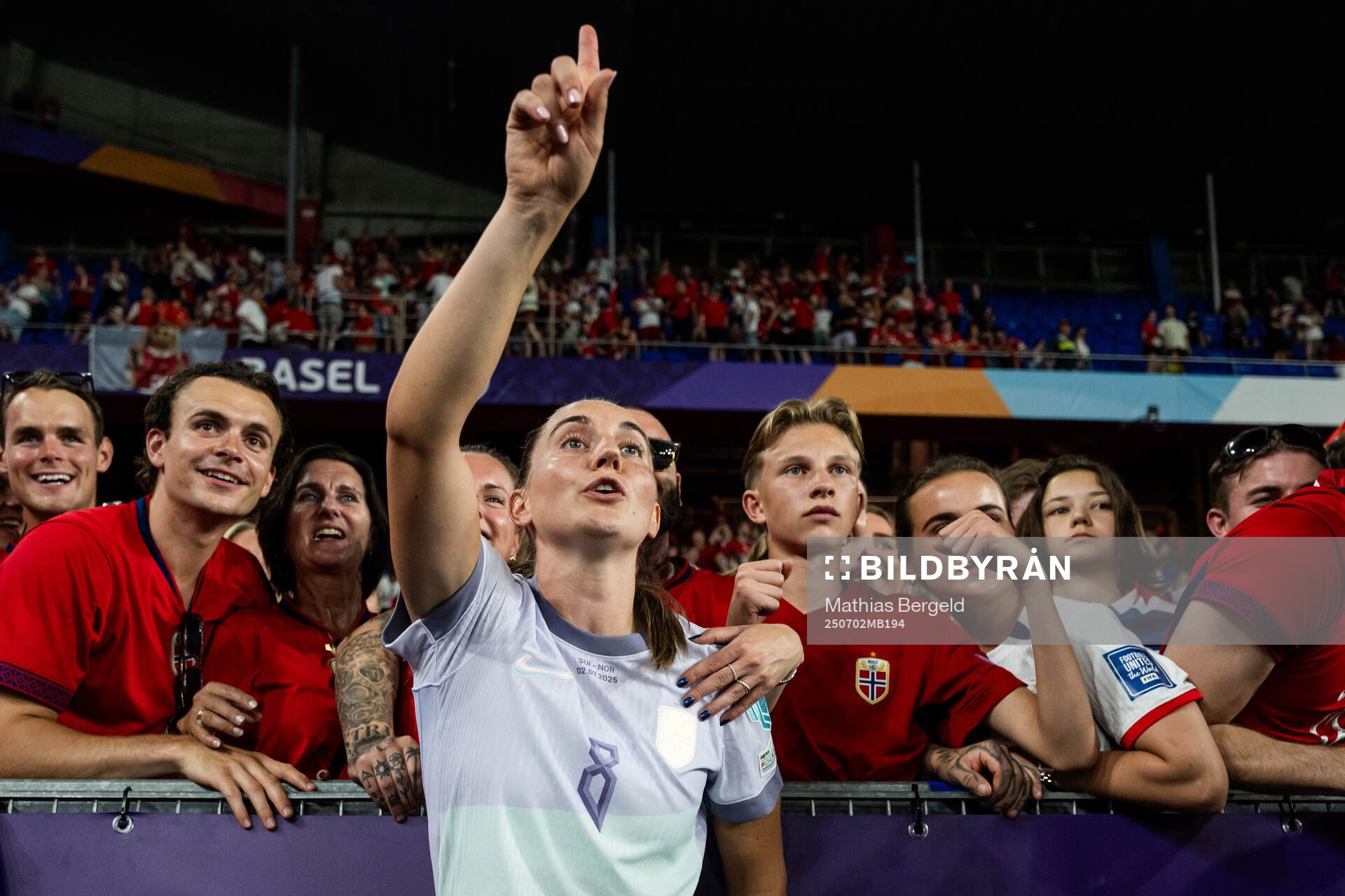 Vilde Bøe Risa of Norway celebrates with friends and family