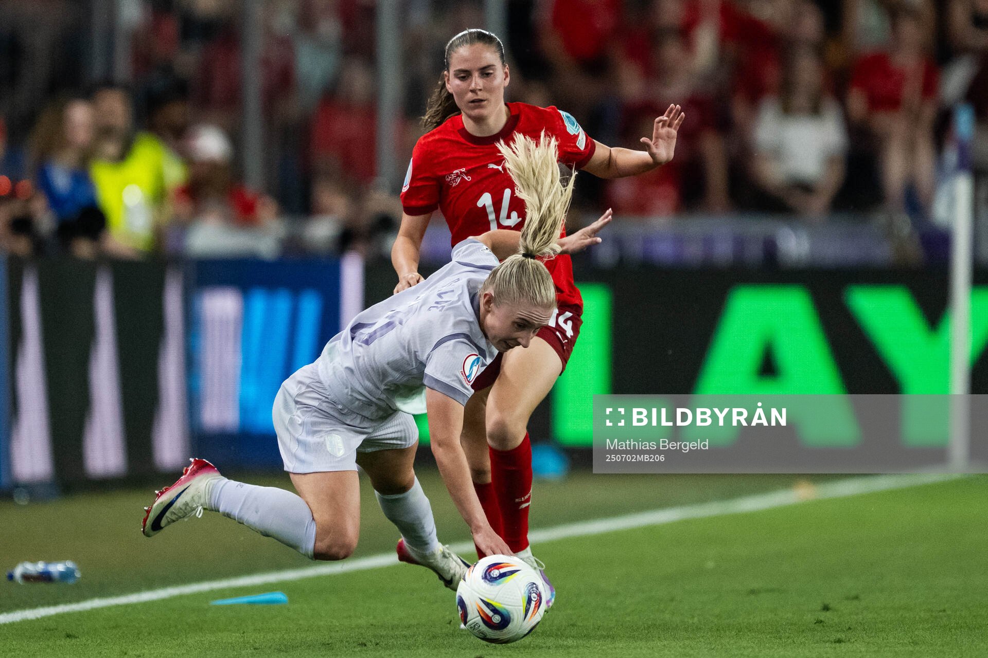 Smilla Vallotto of Switzerland and Thea Bjelde of Norway