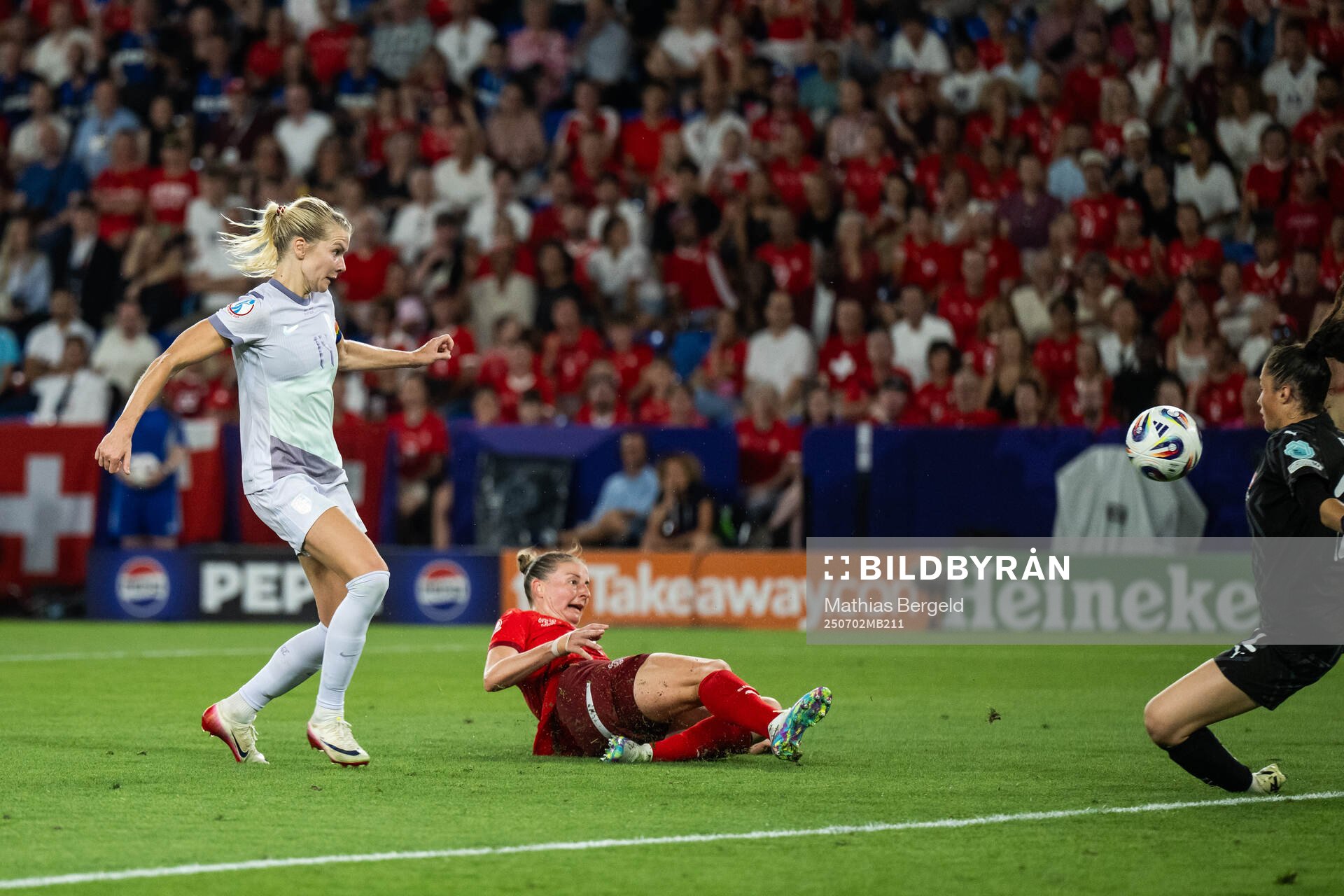 Ada Hegerberg of Norway sees the ball go past Julia Stierli