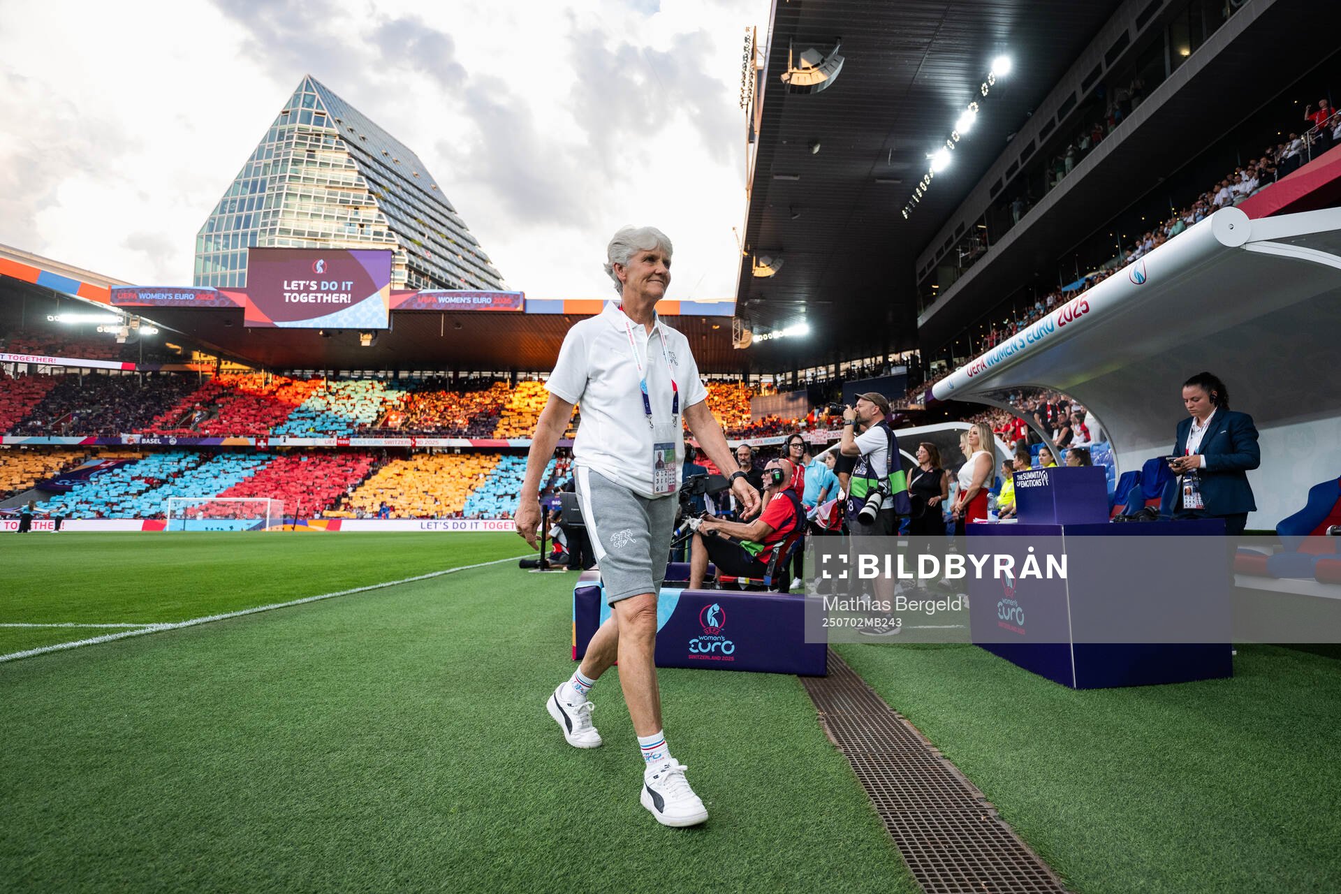 Head coach Pia Sundhage of Switzerland
