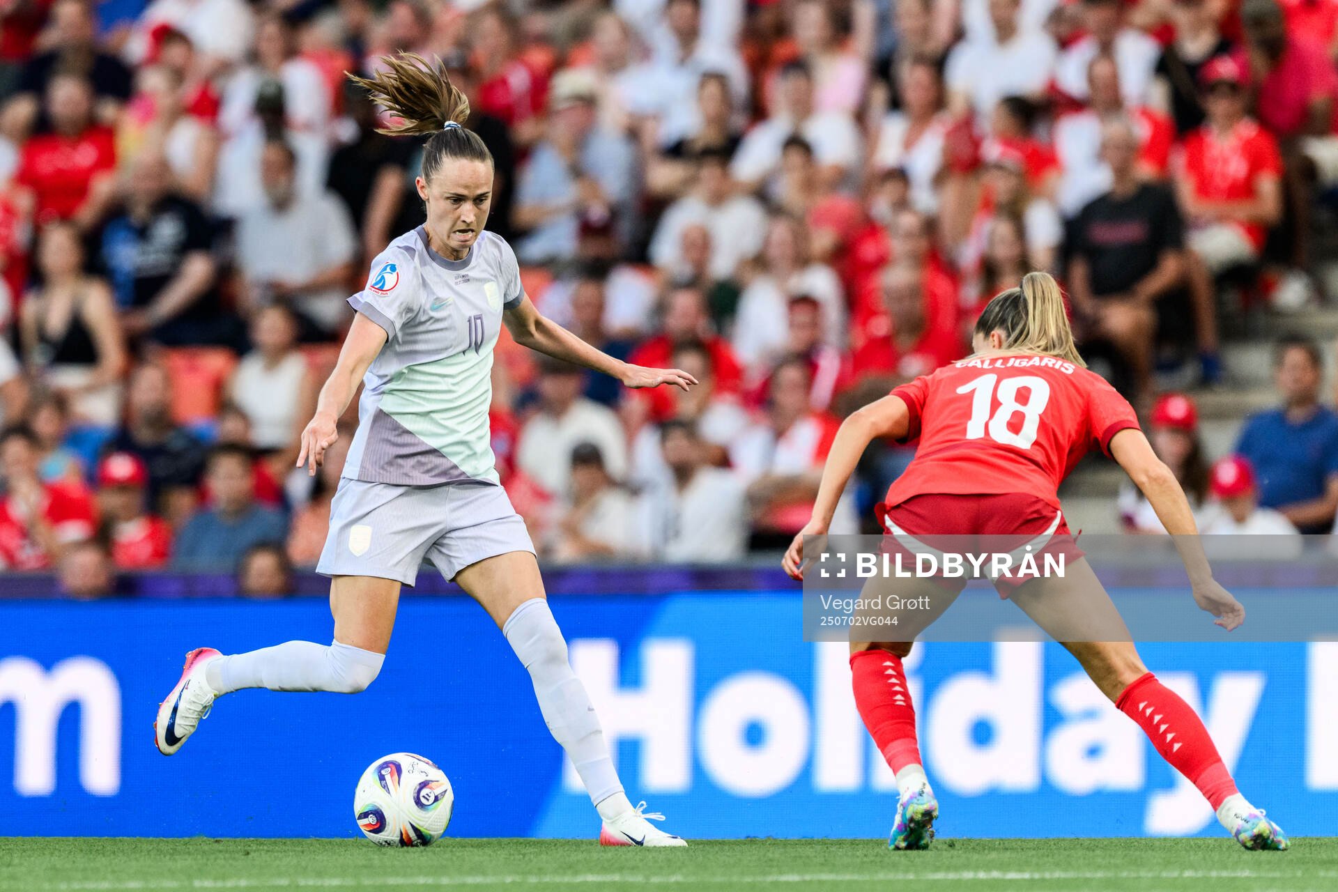 Caroline Graham Hansen of Norway and Viola Calligaris of