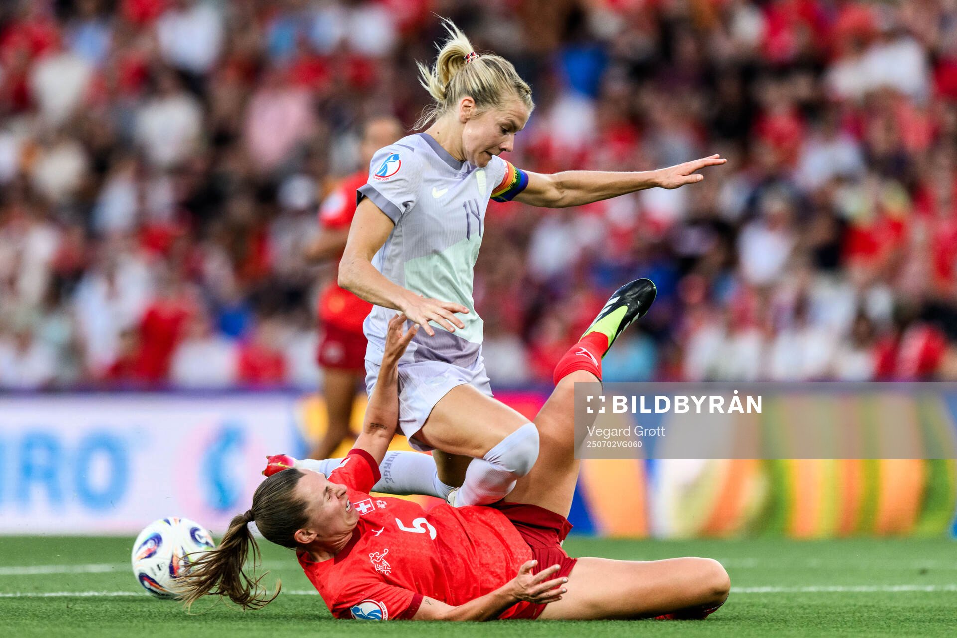 Noelle Maritz of Switzerland and Ada Hegerberg of Norway