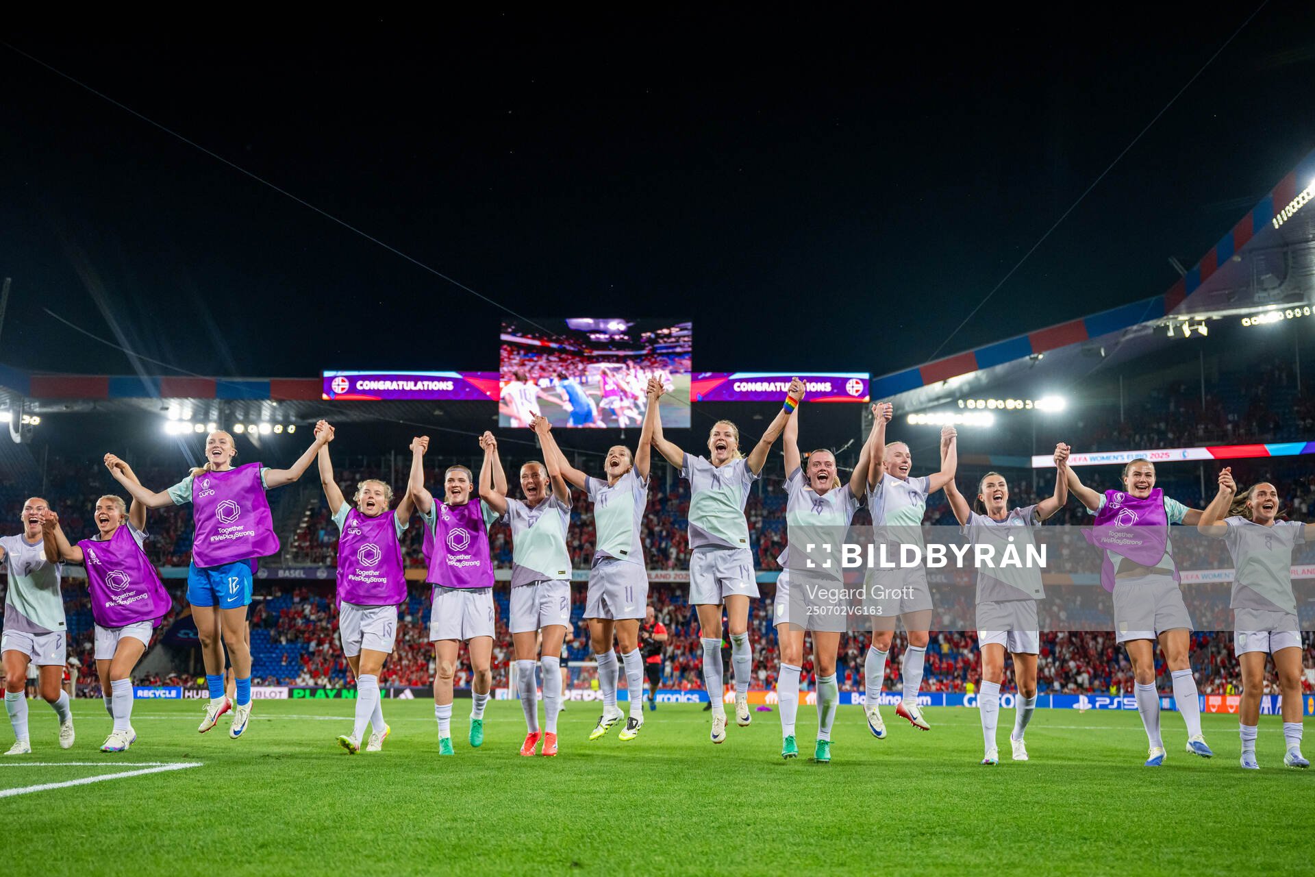 Players of Norway celebrate