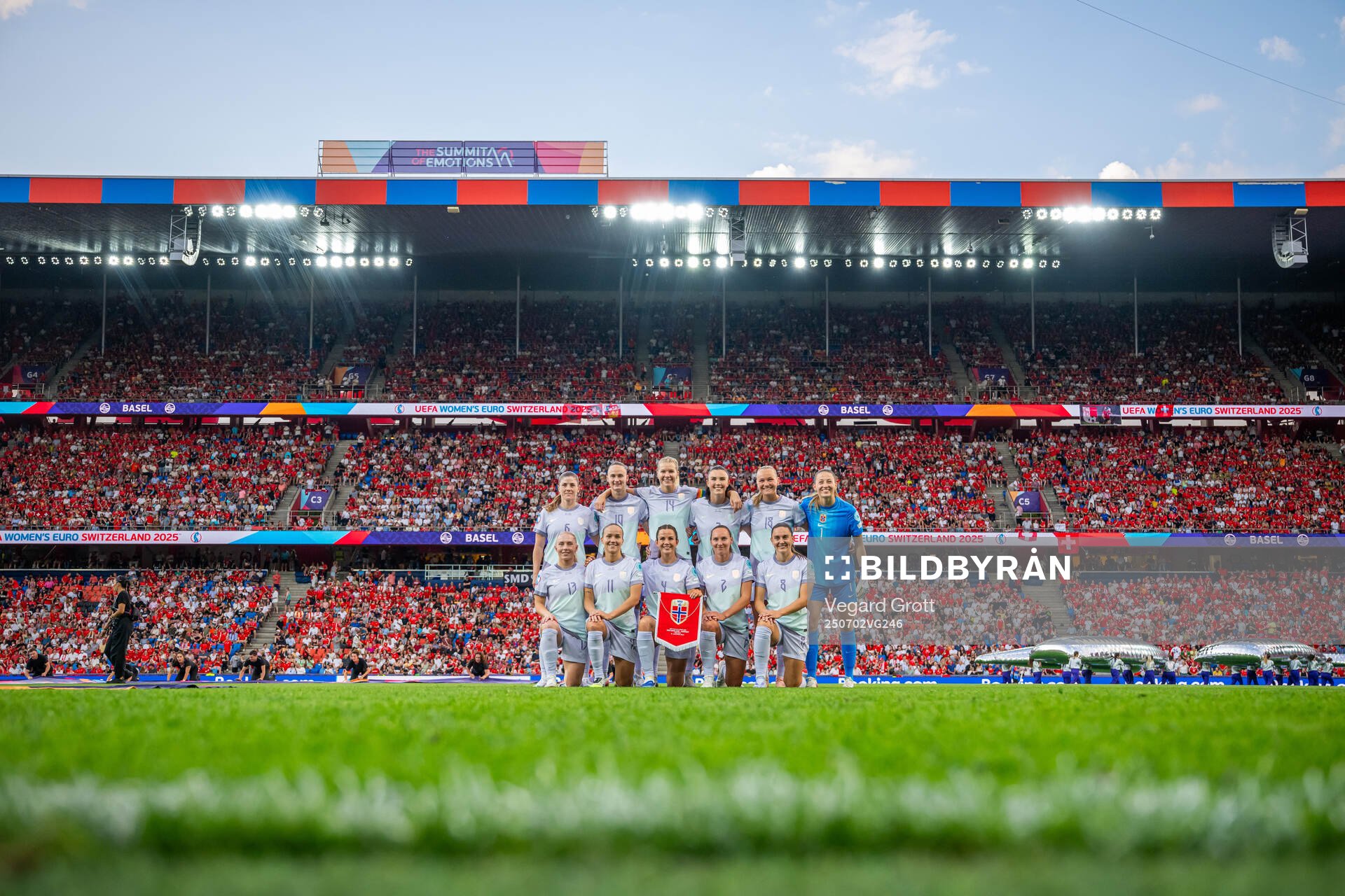 The starting eleven of Norway pose for a team photo