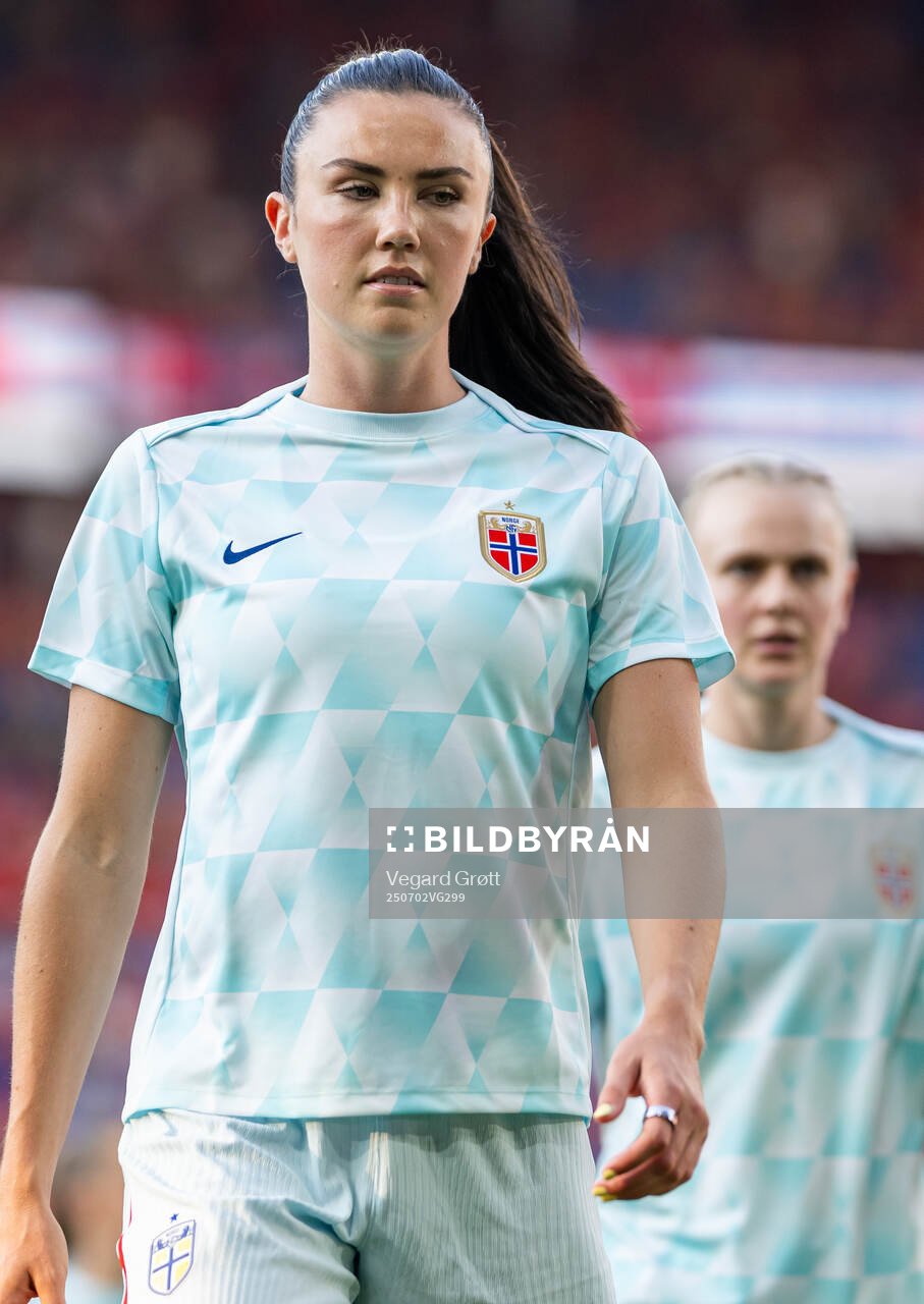 Ingrid Syrstad Engen and Karina Sævik of Norway warm up