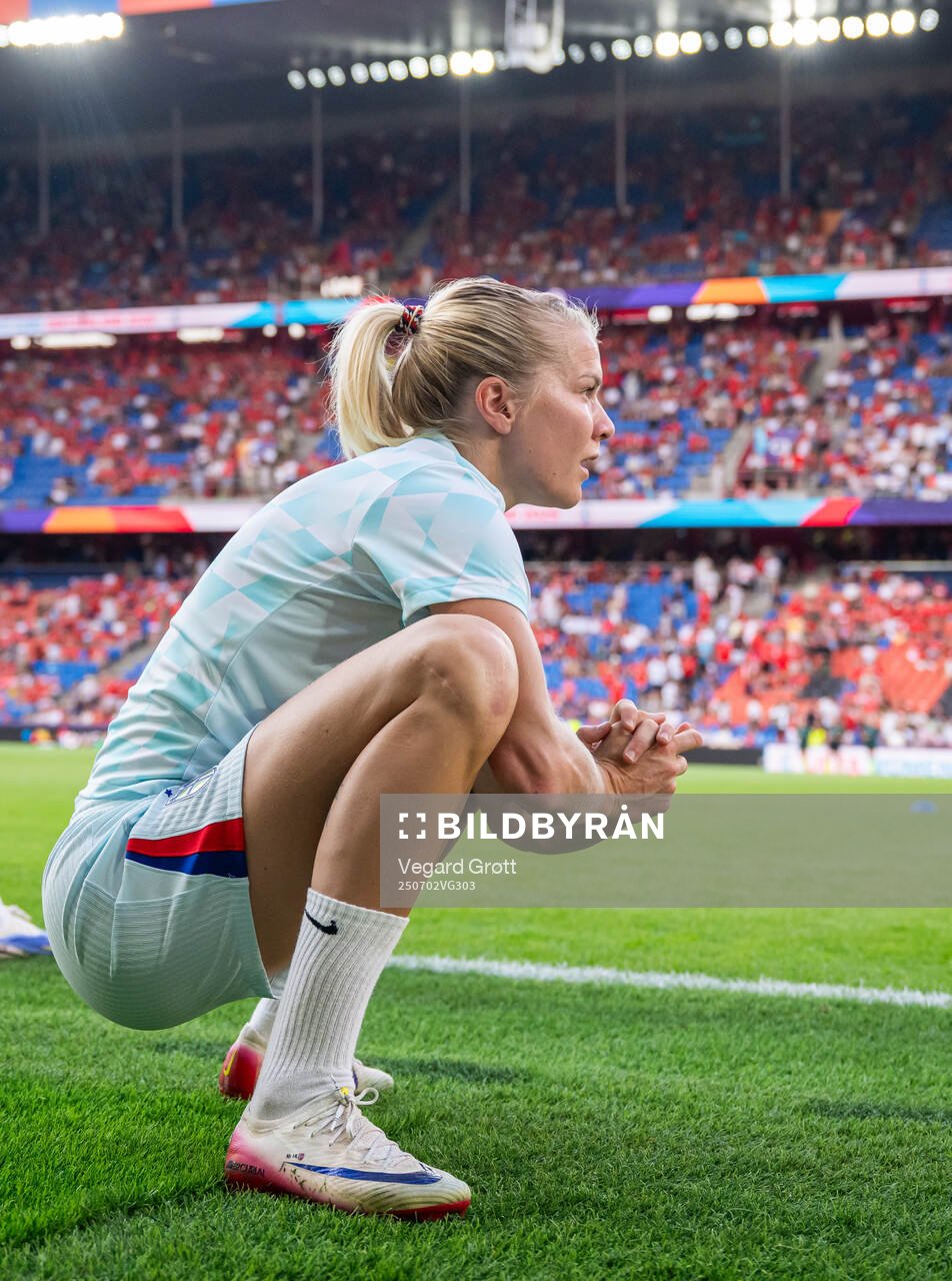 Ada Hegerberg of Norway warms up