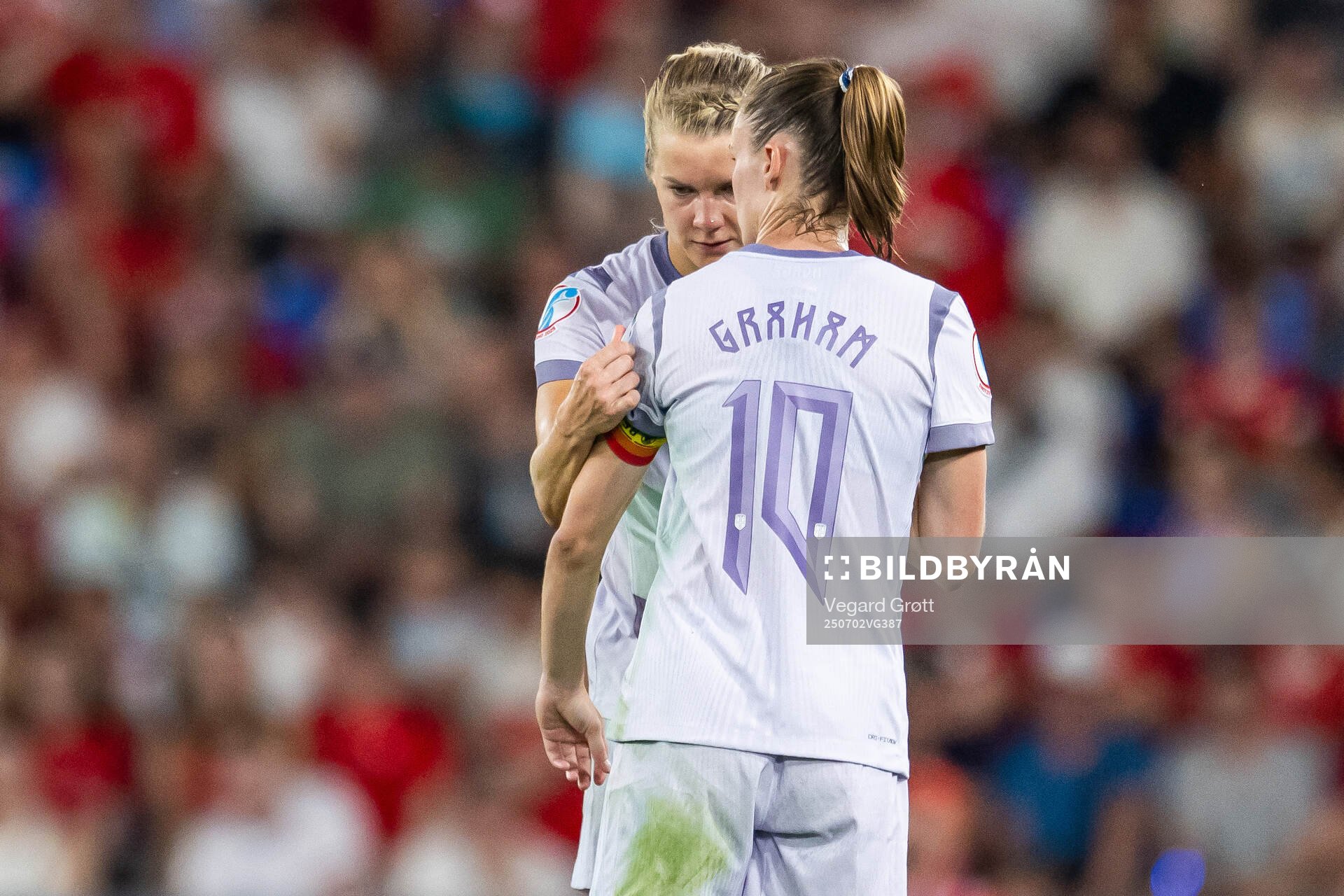 Ada Hegerberg gives the captains’ armband to teammate