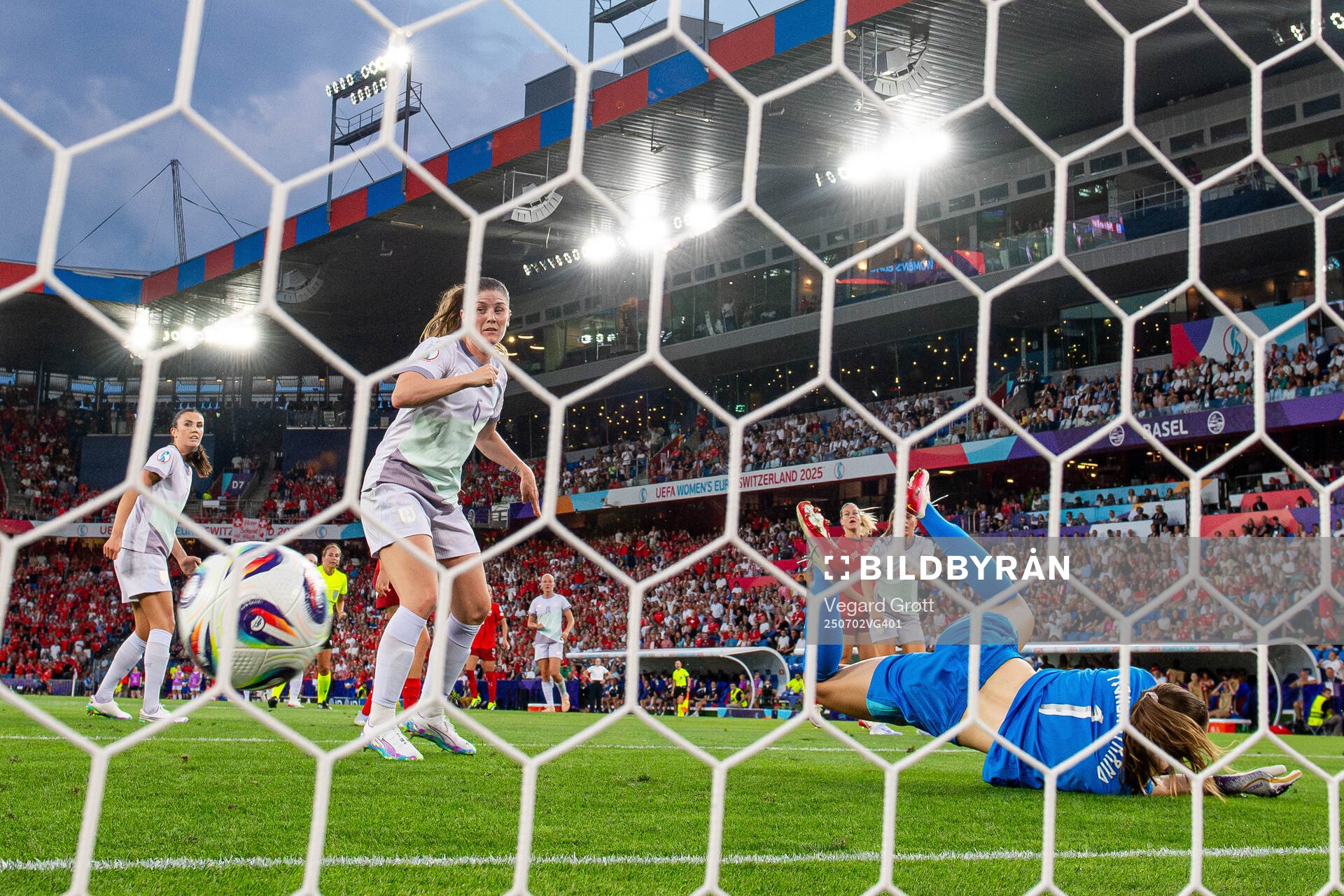 Maren Mjelde and goalkeeper Cecilie Fiskerstrand of Norway