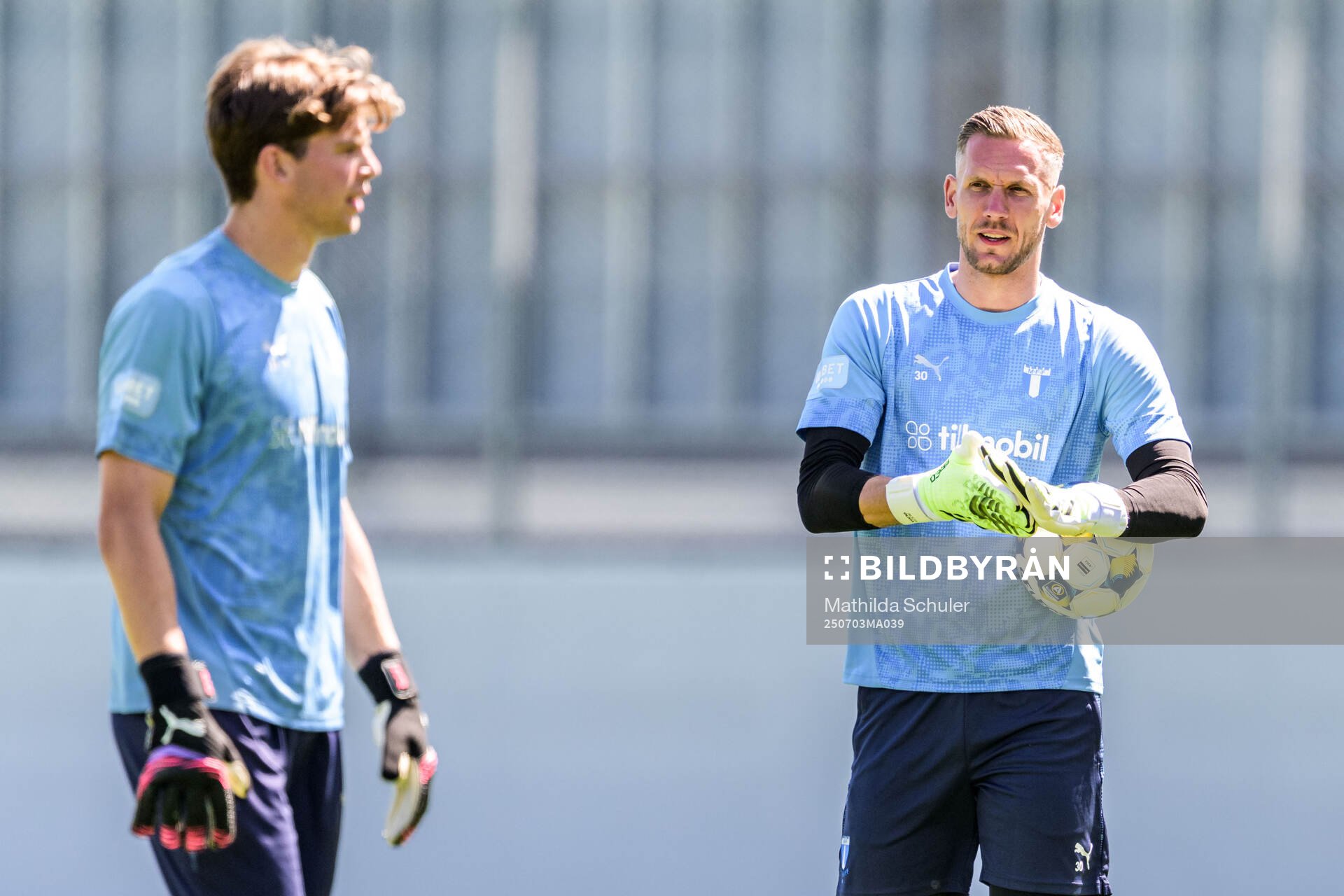 Målvakt Melker Ellborg och målvakt Robin Olsen