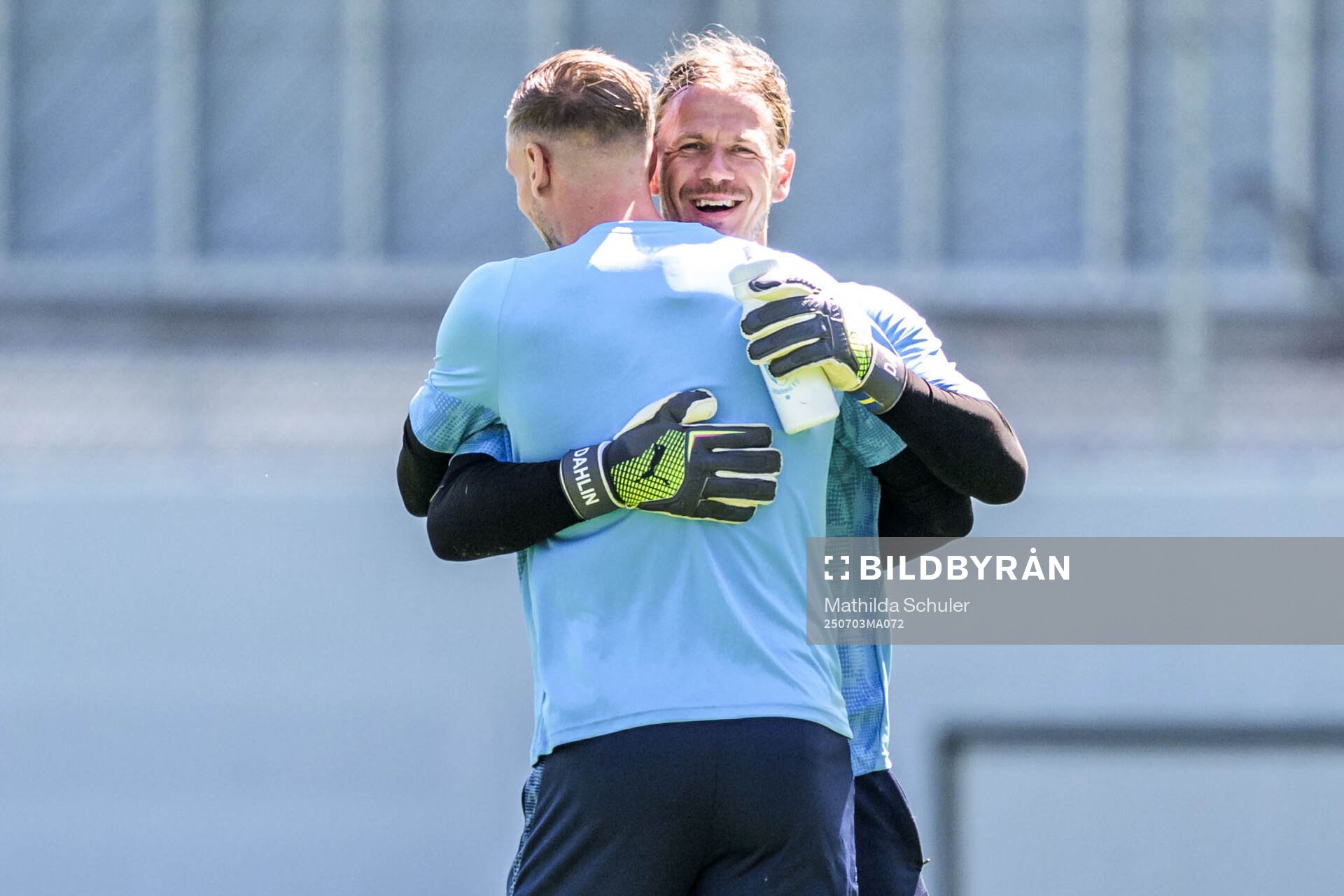 Målvakt Robin Olsen och målvakt Johan Dahlin