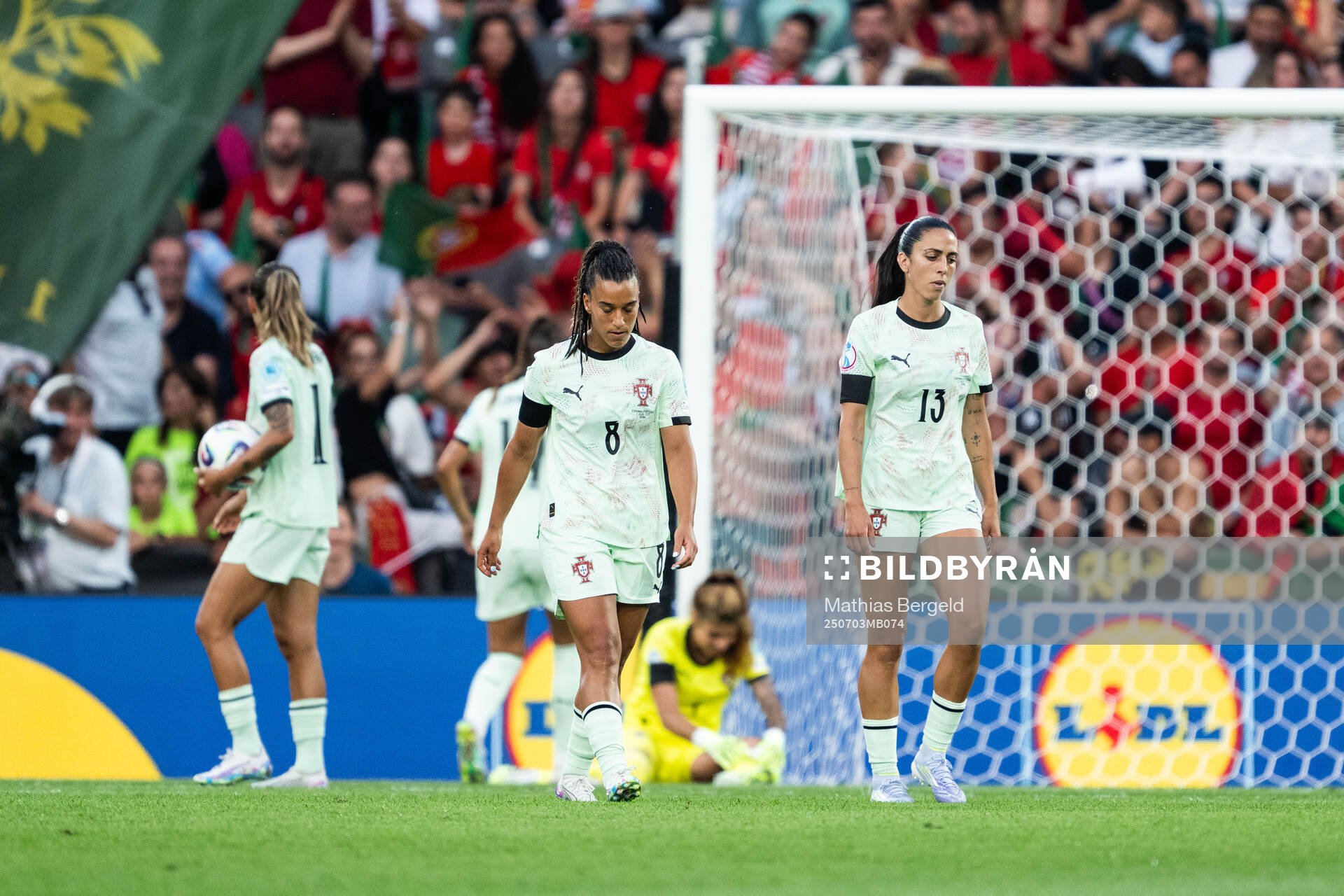 Andreia Norton and Fatima Pinto look dejected