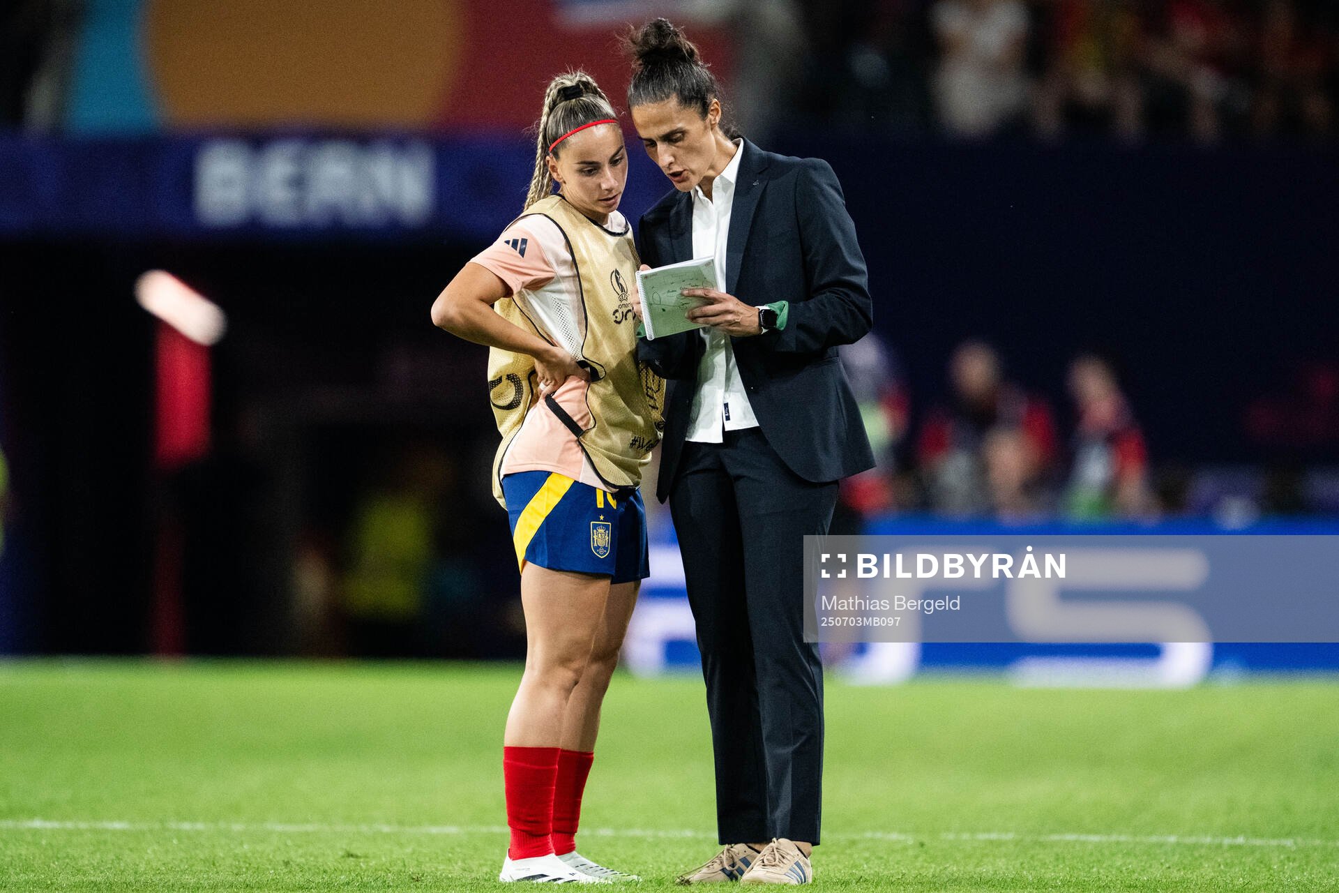 Athenea del Castillo and head coach Montserrat Tome of Spain
