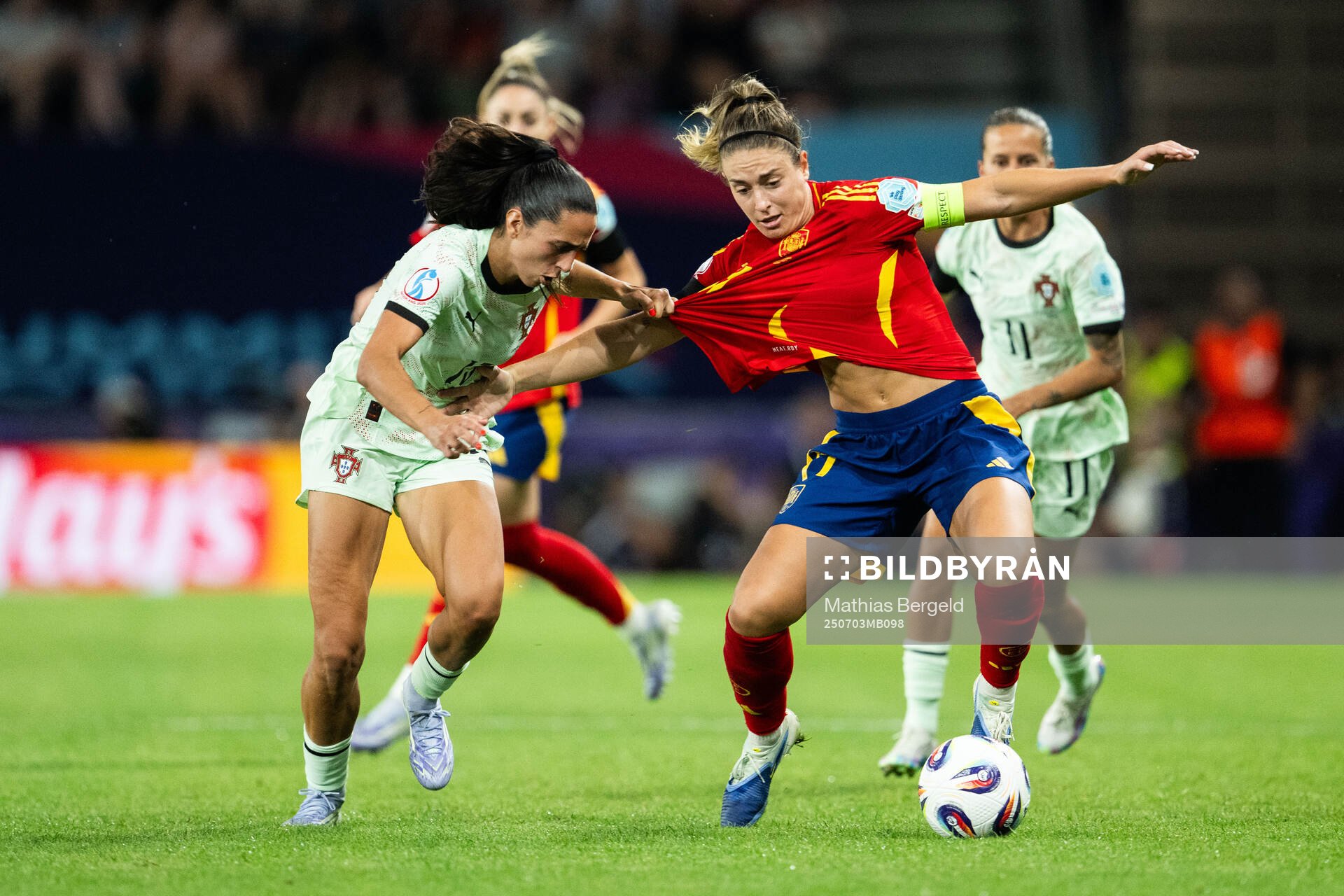 Fatima Pinto of Portugal and Alexia Putellas of Spain