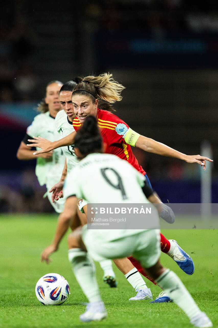 Fatima Pinto of Portugal and Alexia Putellas of Spain