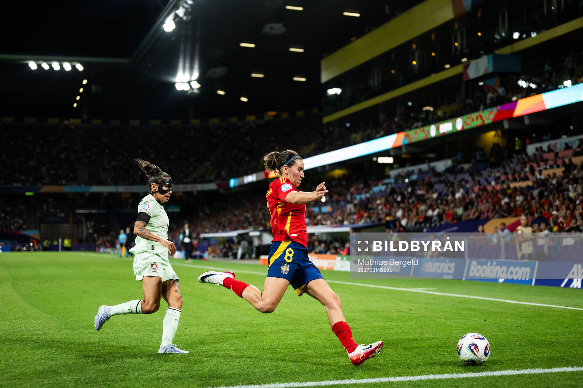 Ana Borges of Portugal and Mariona Caldentey of Spain
