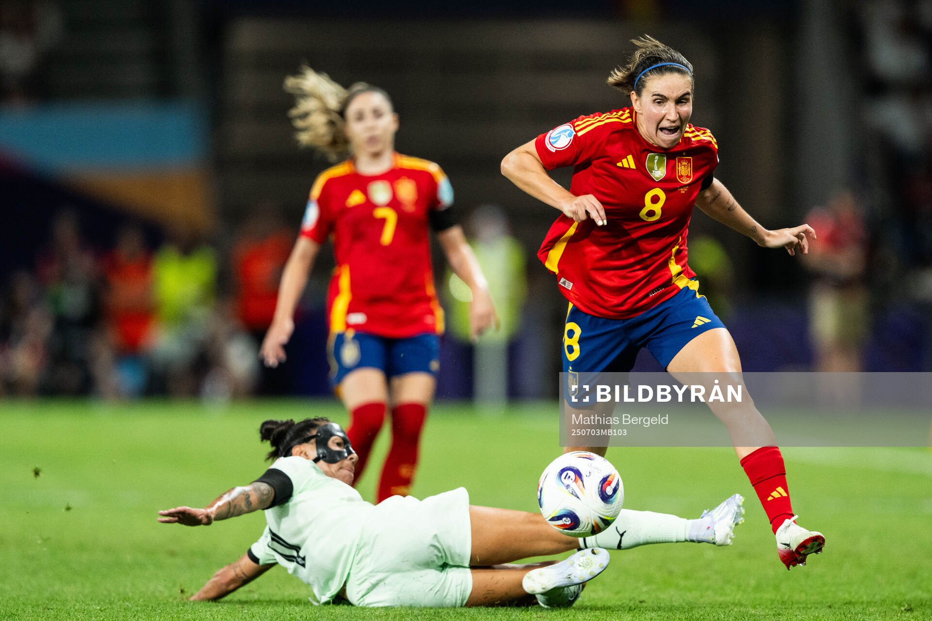 Ana Borges of Portugal and Mariona Caldentey of Spain