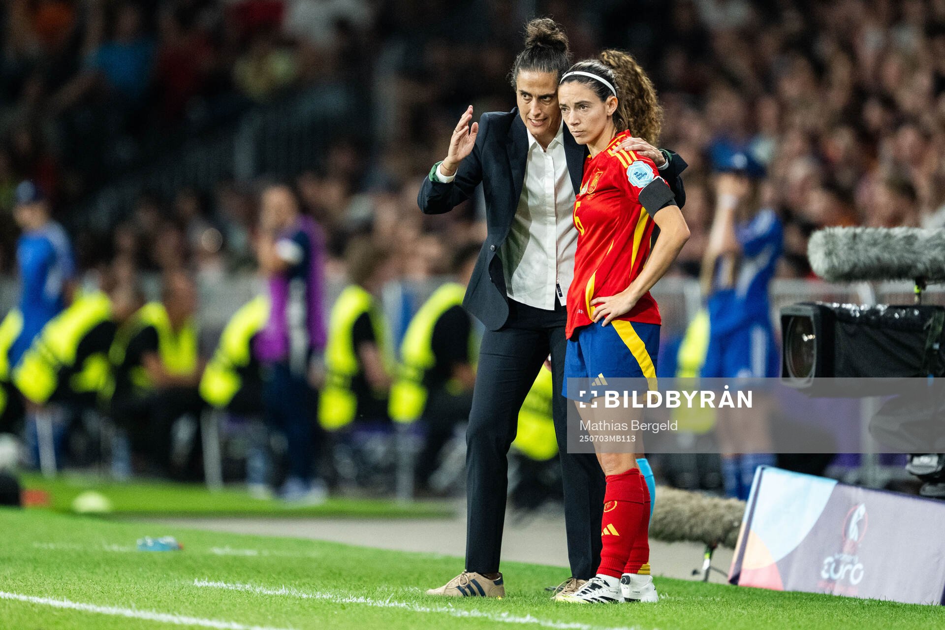 Head coach Montserrat Tome and Aitana Bonmati of Spain