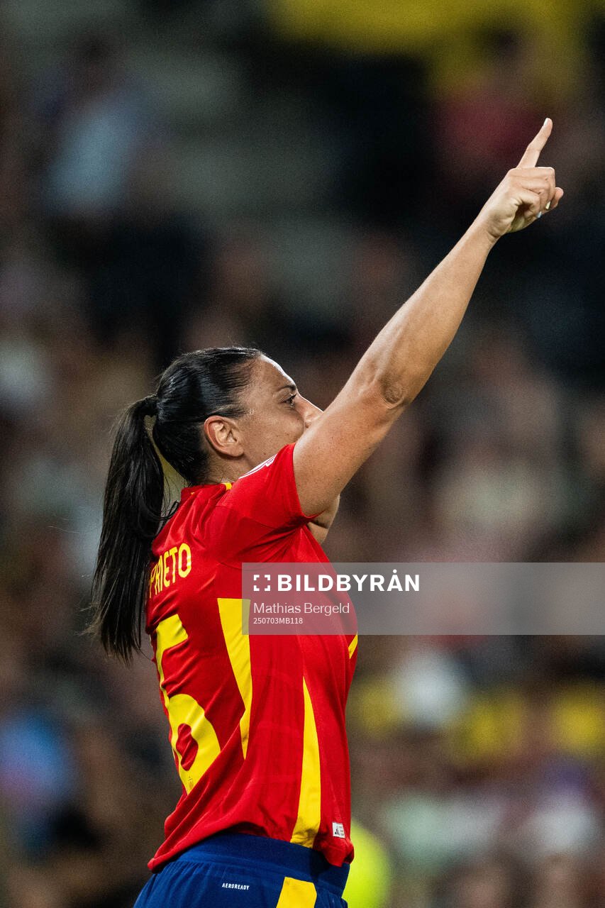 Cristina Martin-Prieto of Spain celebrates