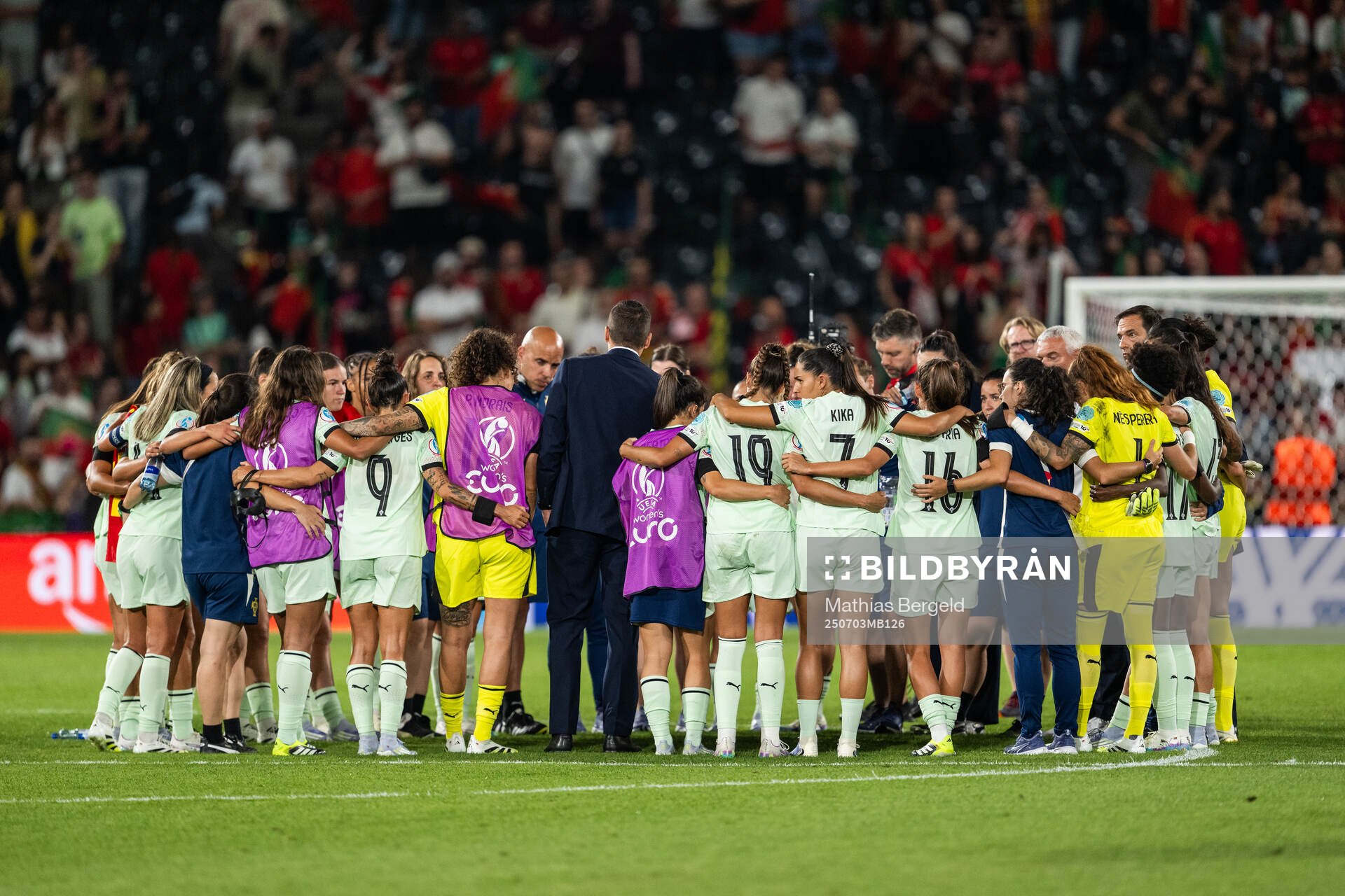 Players and staff of Portugal gather