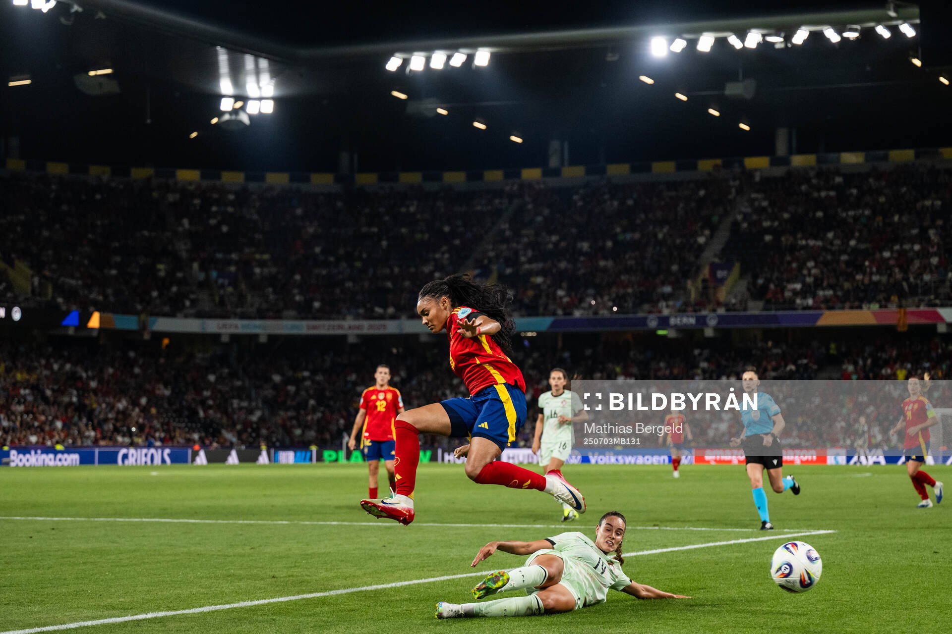 Salma Paralluelo of Spain and Diana Gomes of Portugal