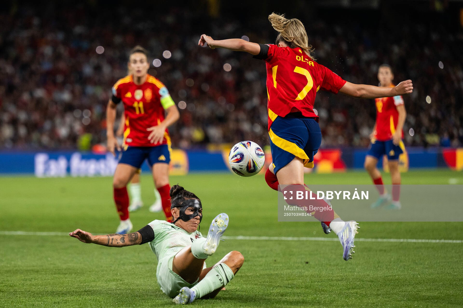 Ana Borges of Portugal and Olga Carmona of Spain