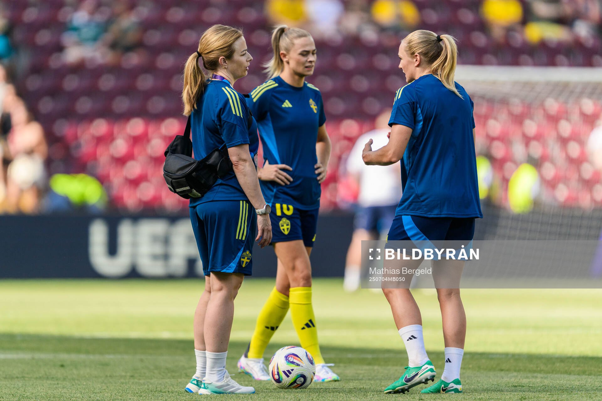 Physiotherapist Jenny Larsson, Fridolina Rolfö and