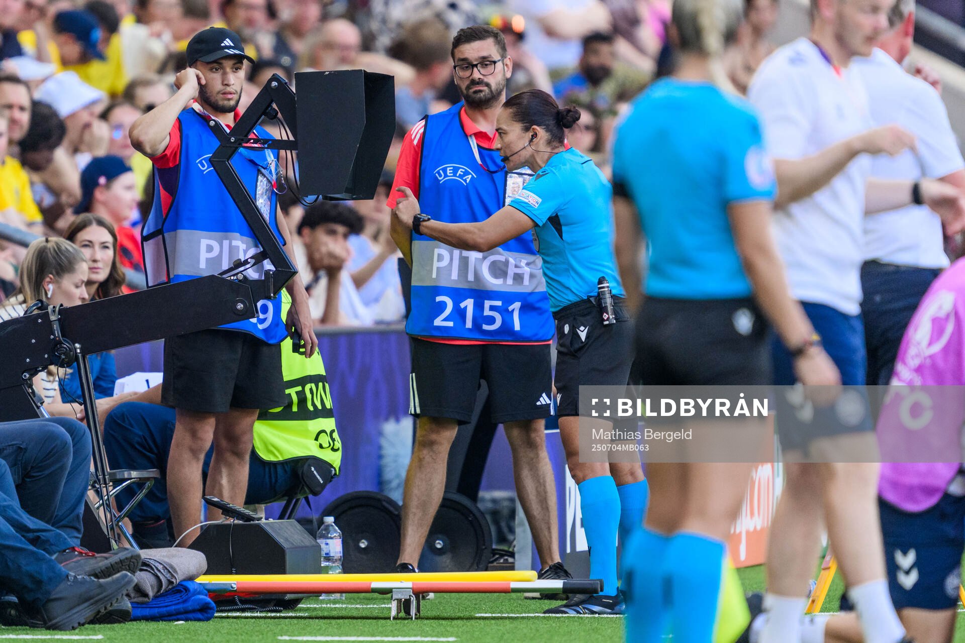 Referee Edina Alves
