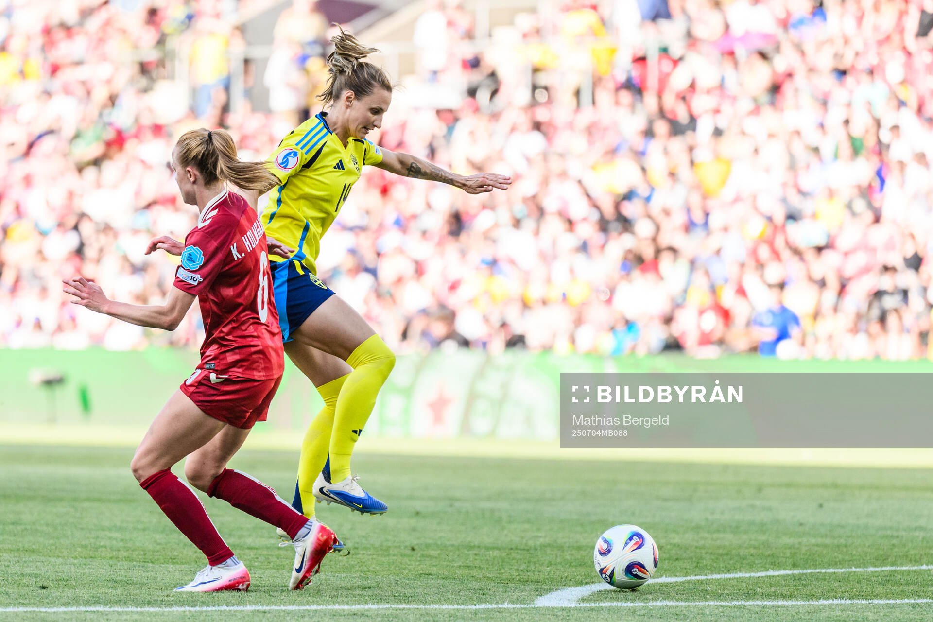 Karen Holmgaard of Denmark and Nathalie Björn of Sweden