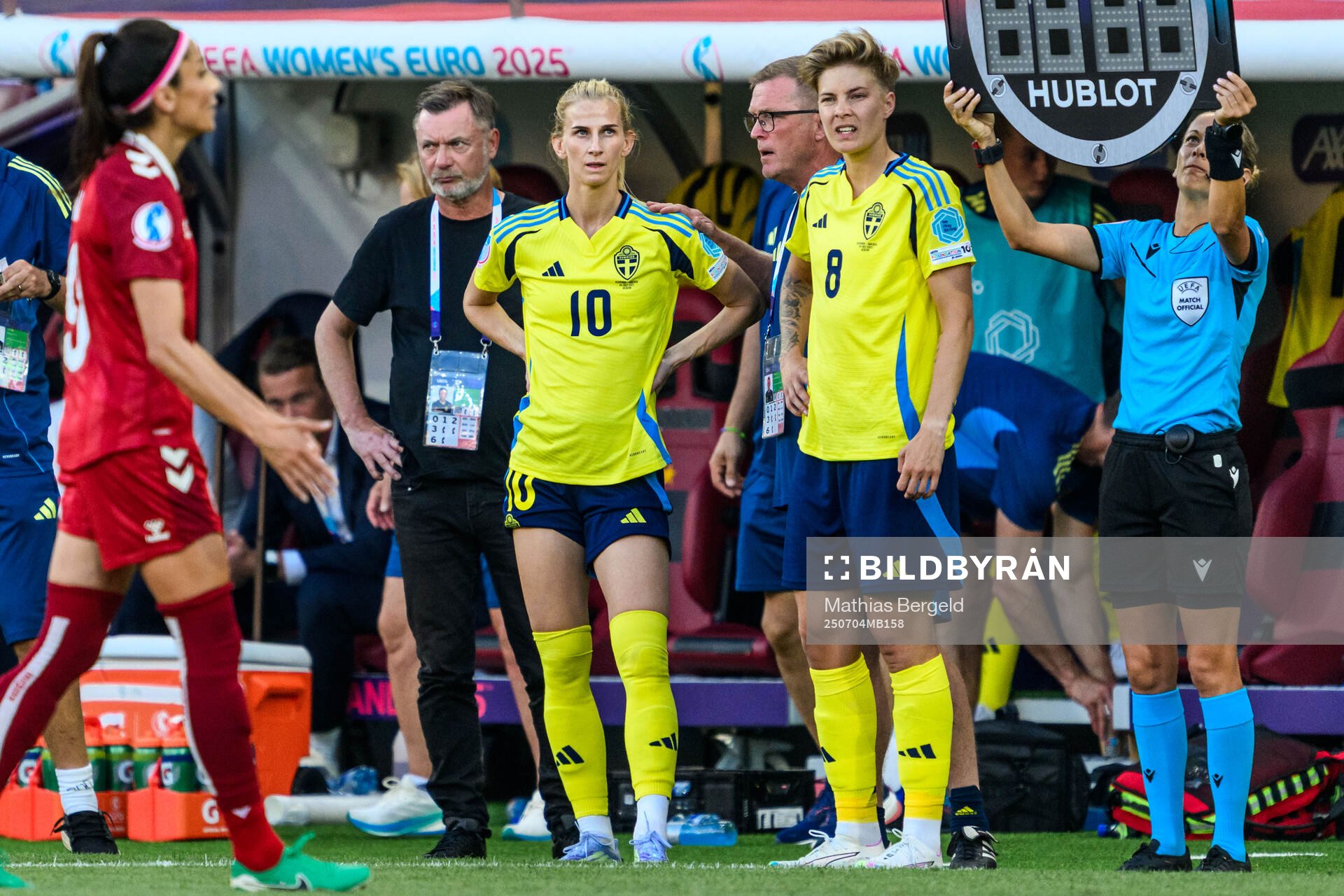 Head coach Peter Gerhardsson, Sofia Jakobsson and Lina