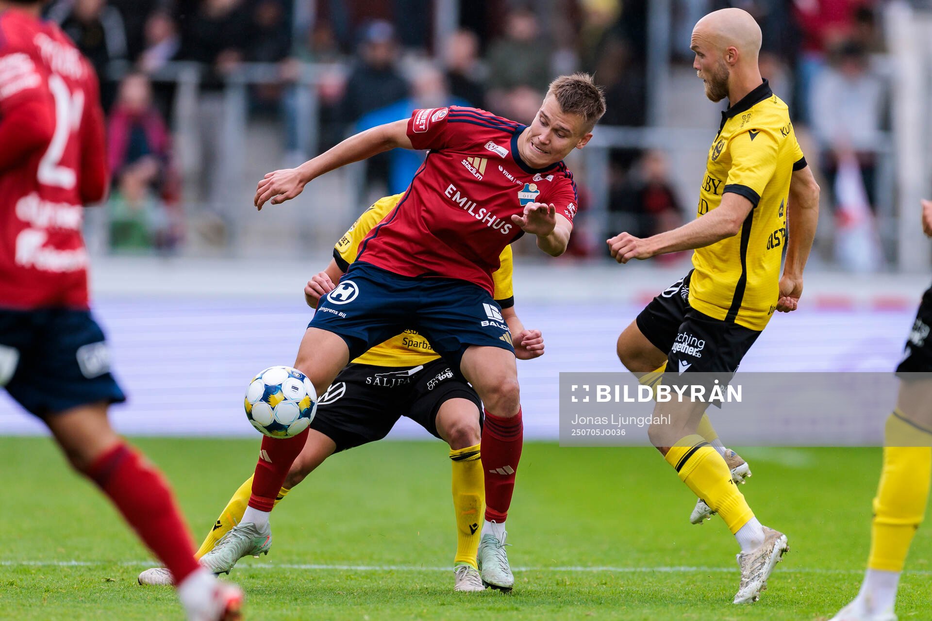 Östers Matias Tamminen och Mjällbys Viktor Gustafson