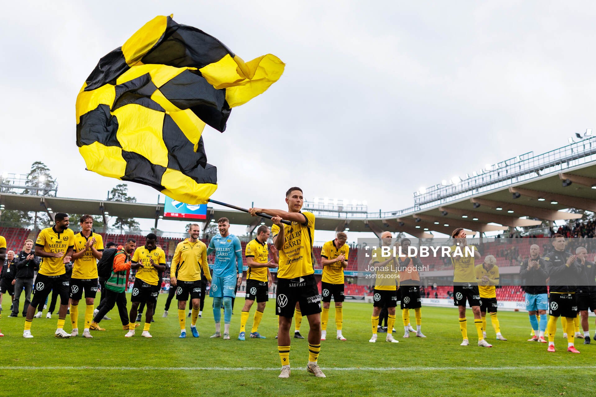 Mjällbys Nicklas Røjkjær  jublar