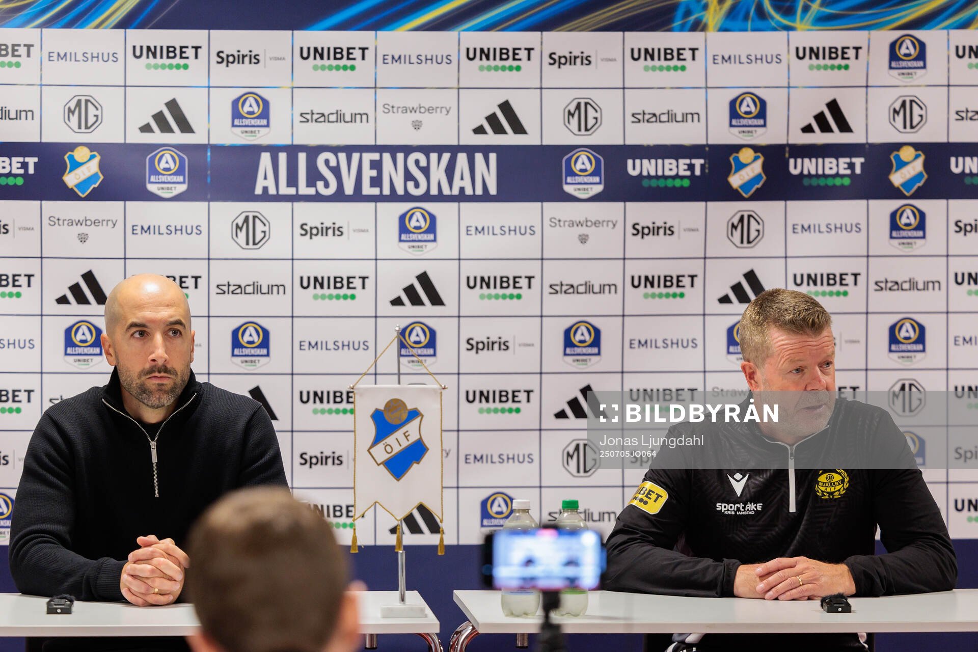 Östers tränare Martin Foyston och Mjällbys tränare