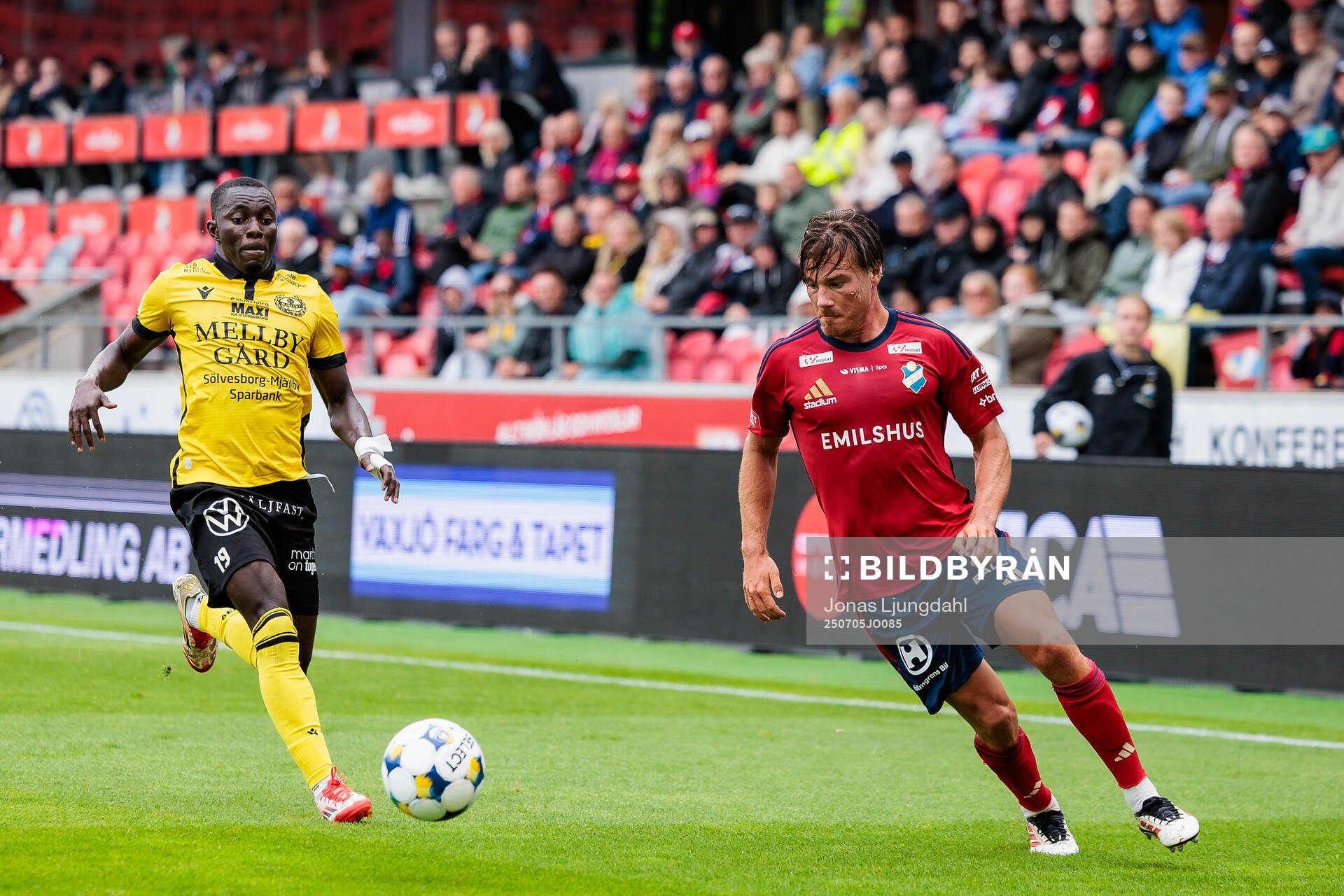 Mjällbys Abdoulie Manneh och Östers Tatu Varmanen