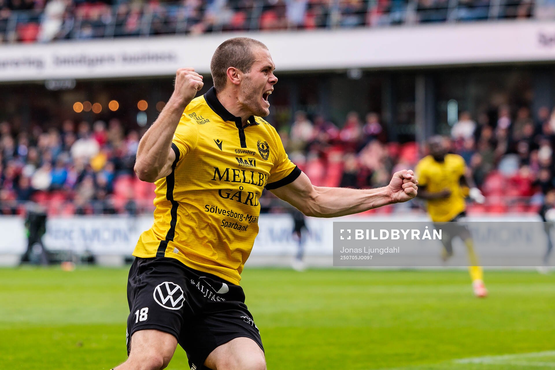 Mjällbys Jacob Bergström jublar
