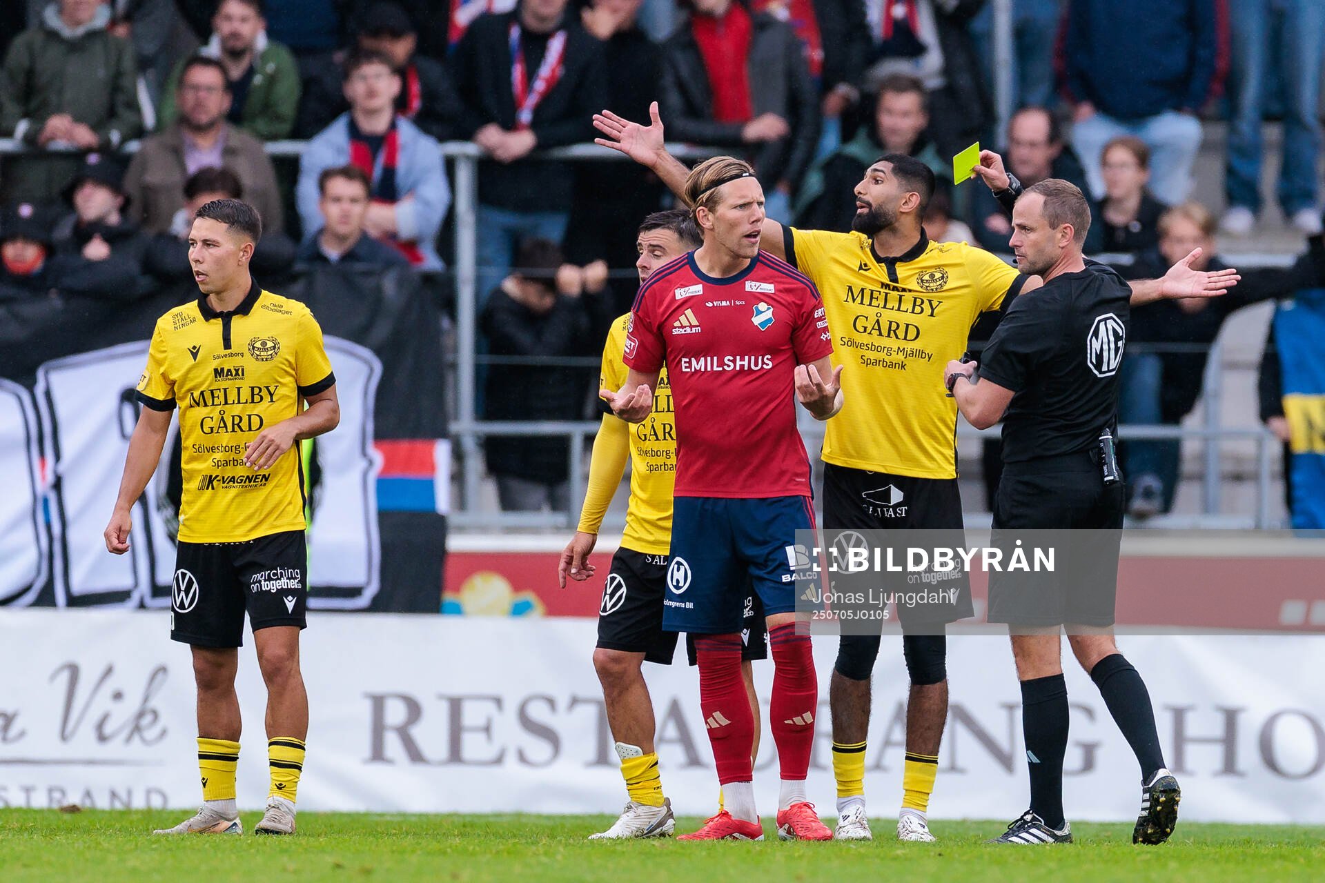 Östers Noah Söderberg tilldelas gult kort
